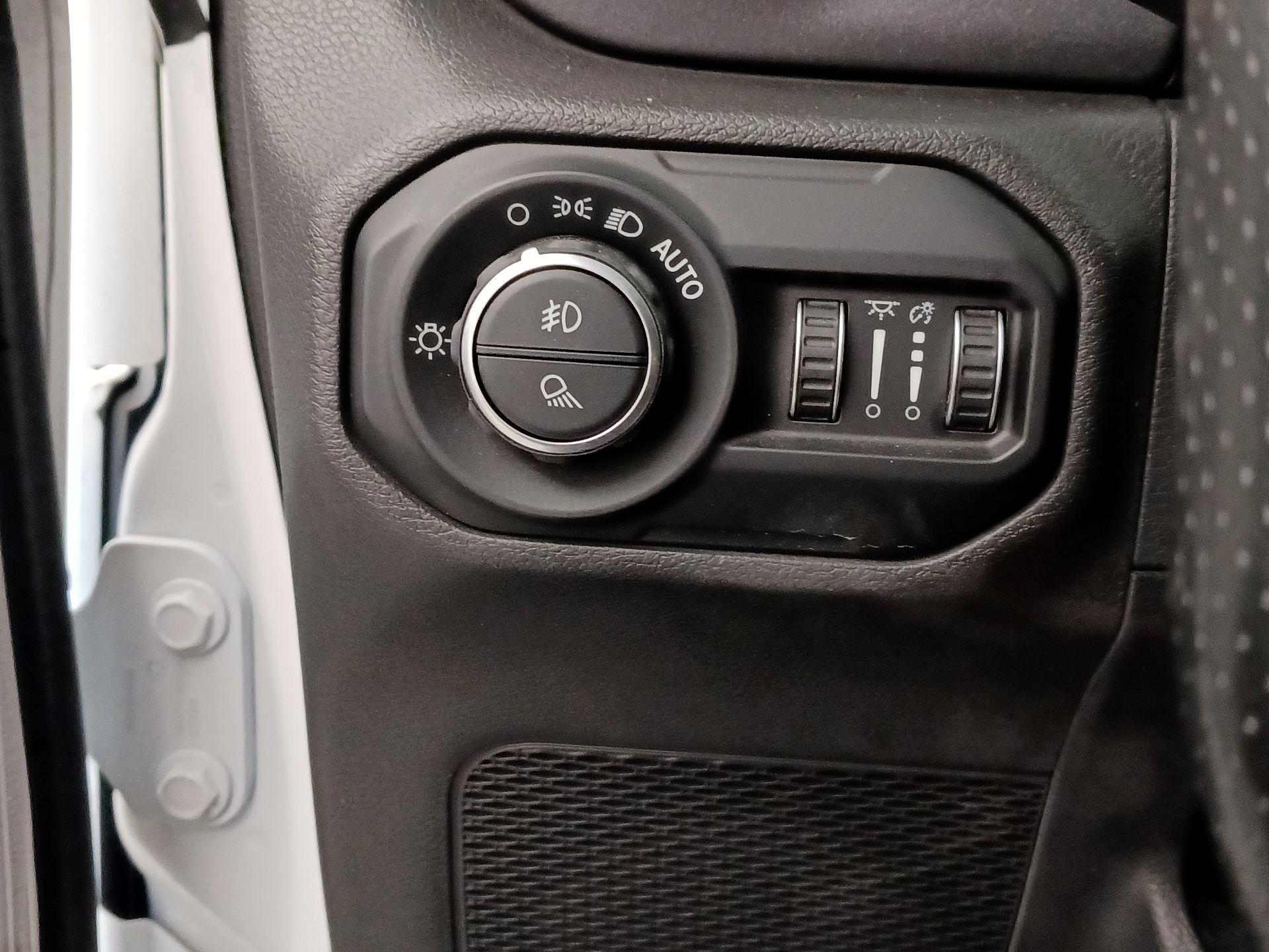 Thumbnail: 2021 Jeep Gladiator - 13