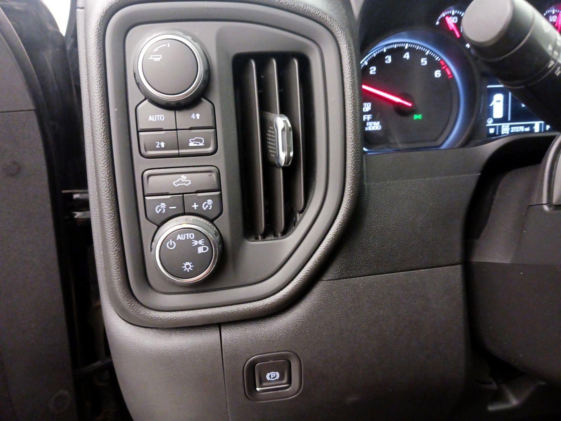 Thumbnail: 2021 Chevrolet Silverado 1500 - 13
