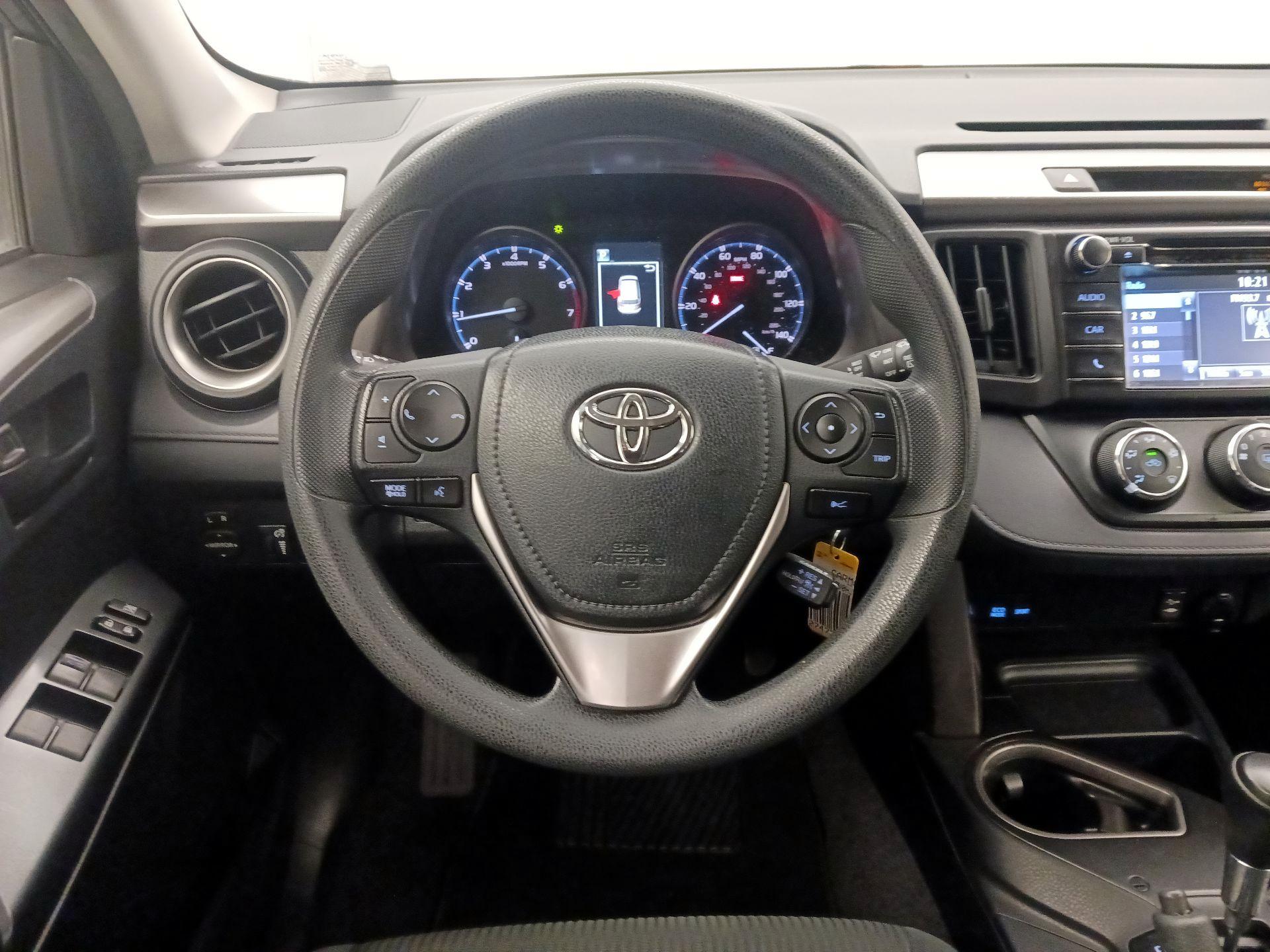 Thumbnail: 2017 Toyota RAV4 - 10