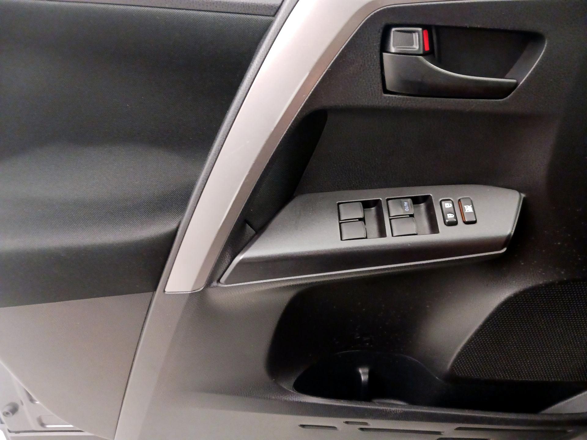 Thumbnail: 2017 Toyota RAV4 - 12