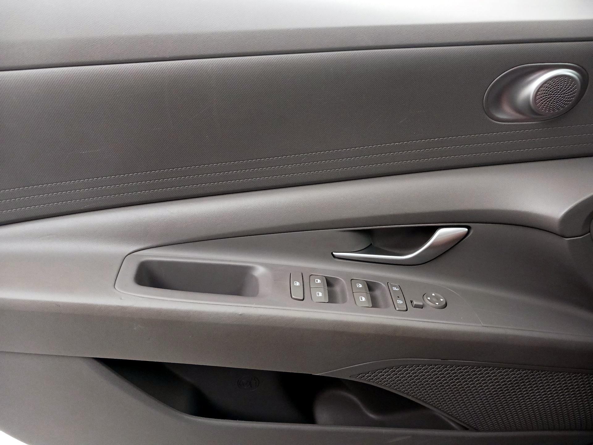 Thumbnail: 2021 Hyundai Elantra - 12