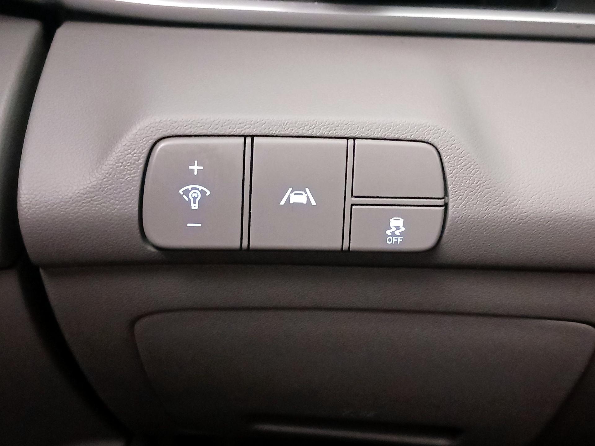 Thumbnail: 2021 Hyundai Elantra - 13