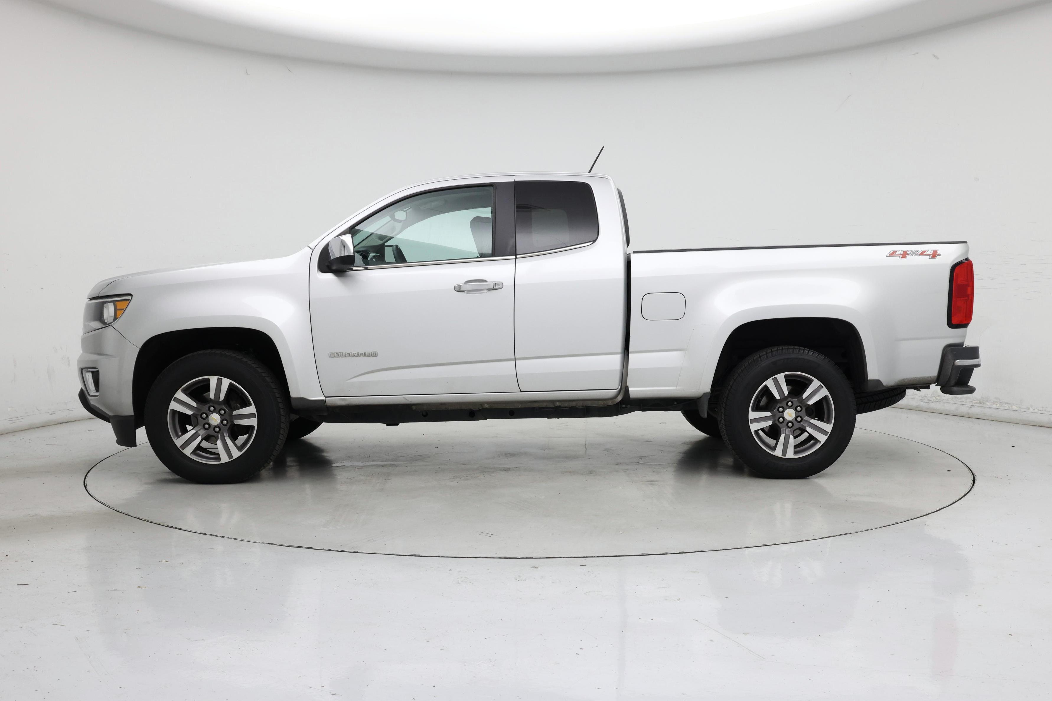 Thumbnail: 2016 Chevrolet Colorado - 3