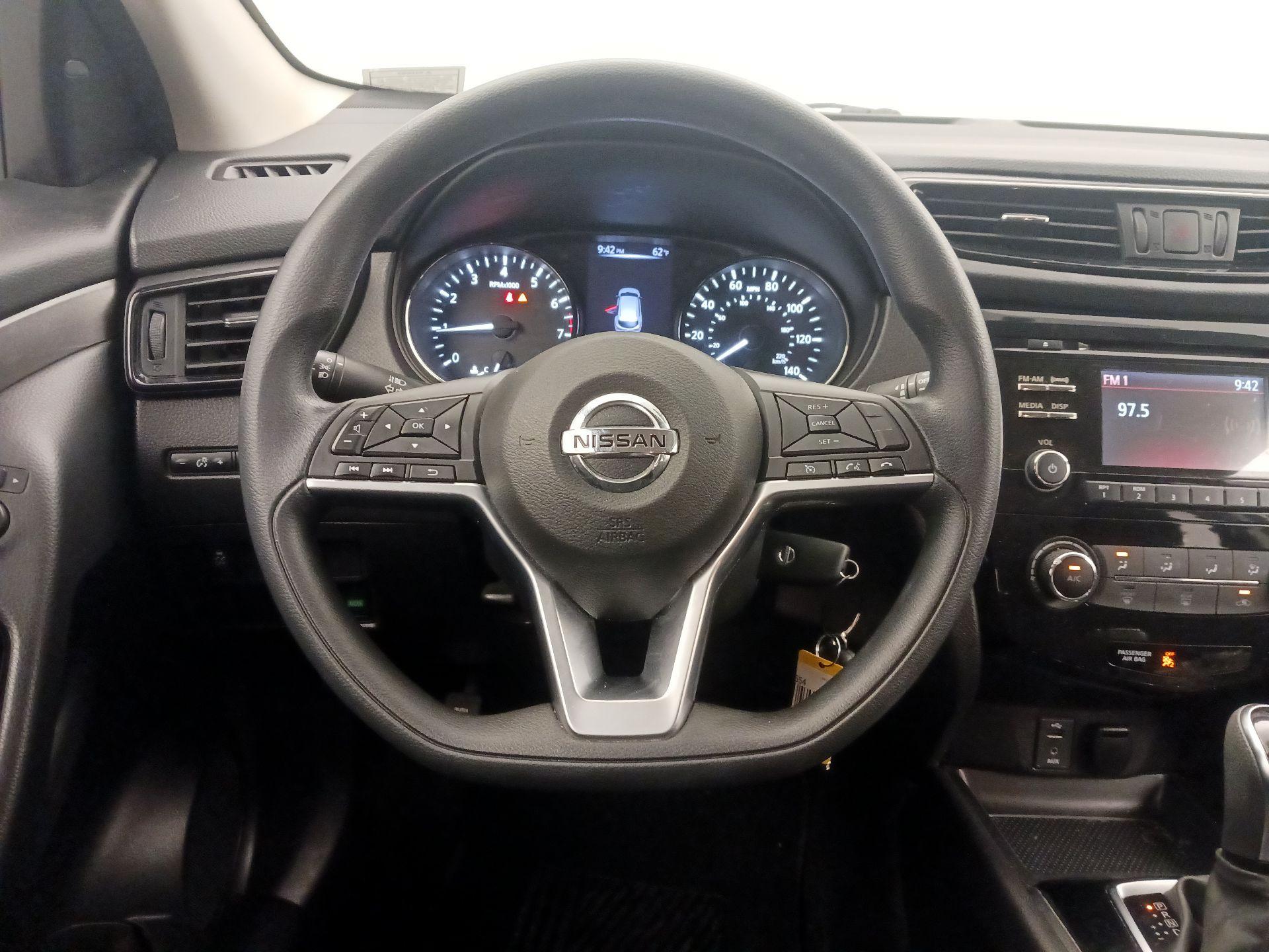 Thumbnail: 2018 Nissan Rogue Sport - 10