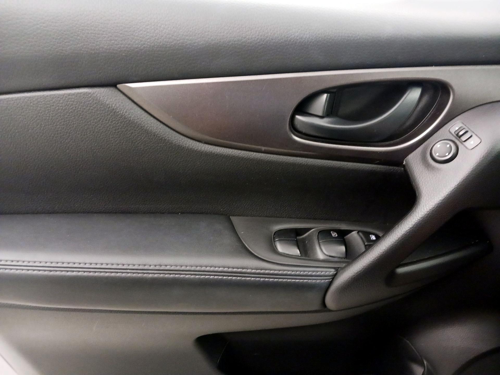 Thumbnail: 2018 Nissan Rogue Sport - 12