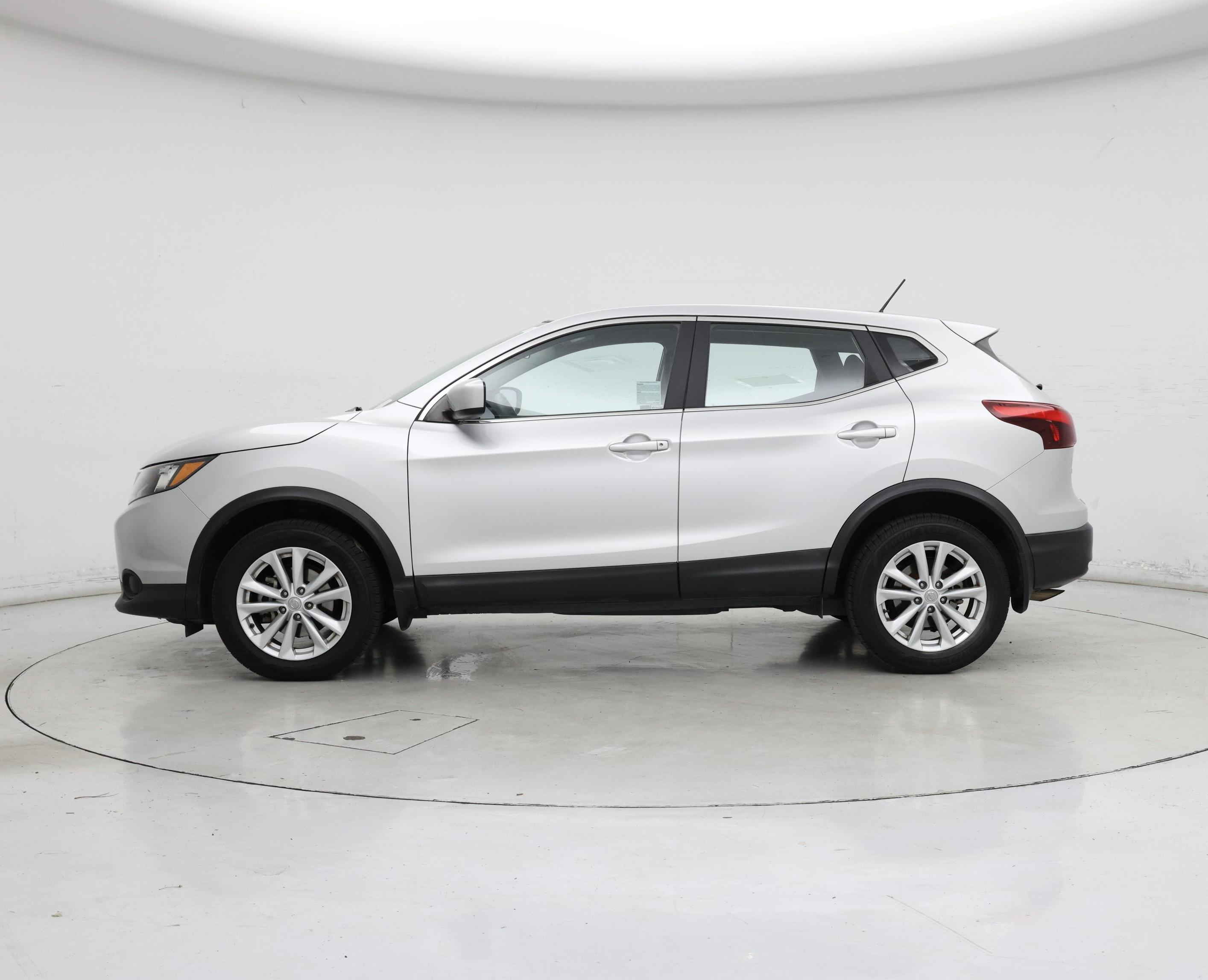 Thumbnail: 2018 Nissan Rogue Sport - 3