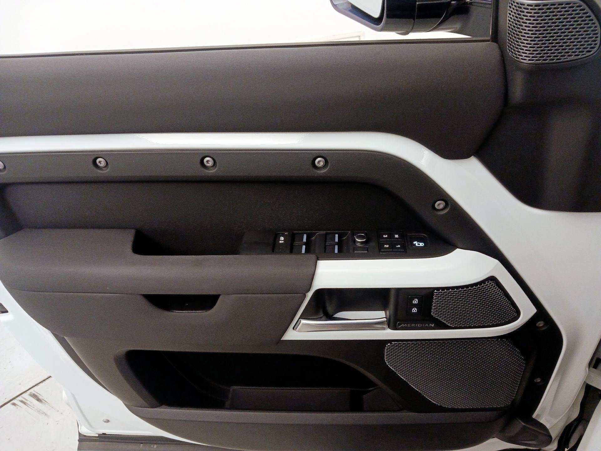 Thumbnail: 2020 Land Rover Defender - 12