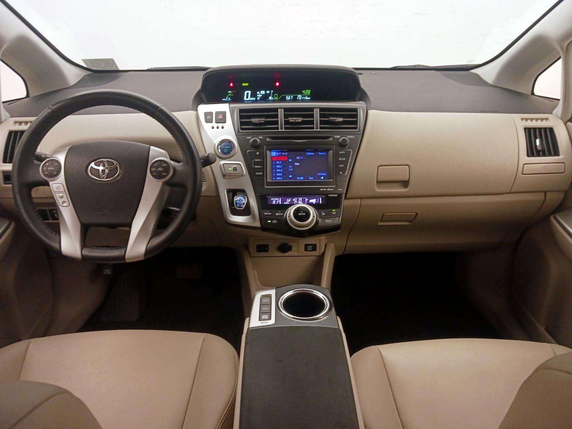 Thumbnail: 2013 Toyota Prius v - 9