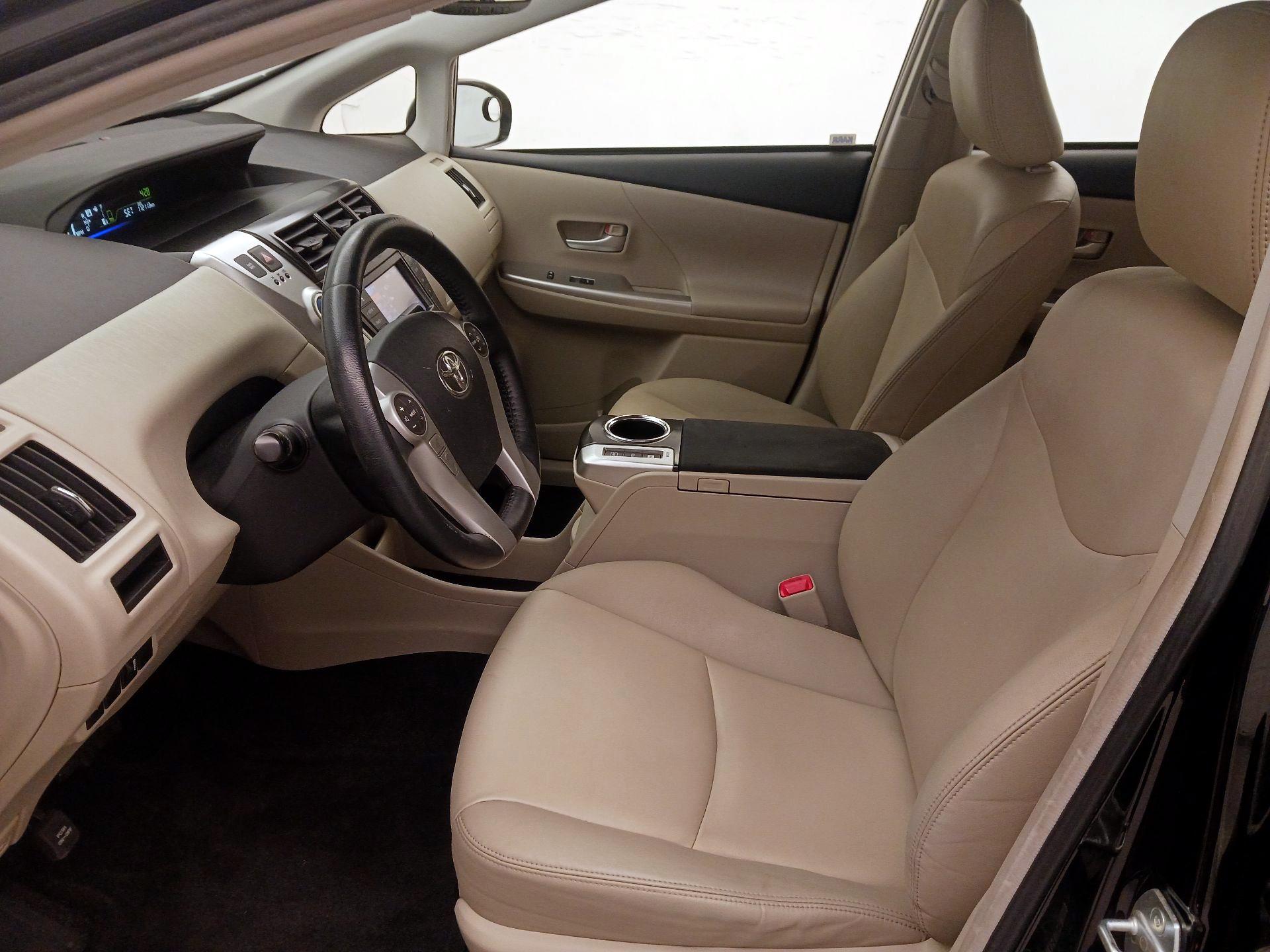 Thumbnail: 2013 Toyota Prius v - 11