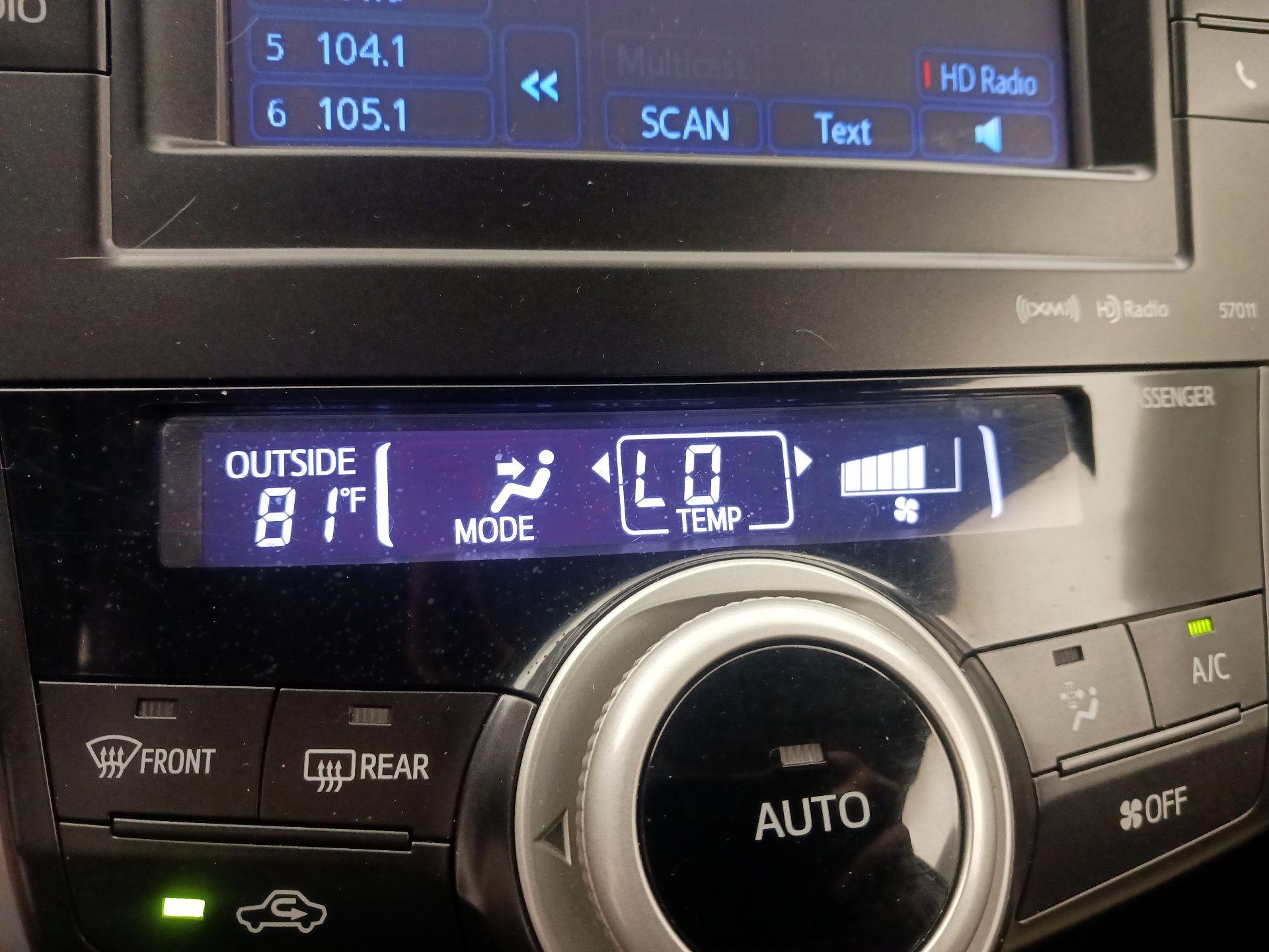 Thumbnail: 2013 Toyota Prius v - 16