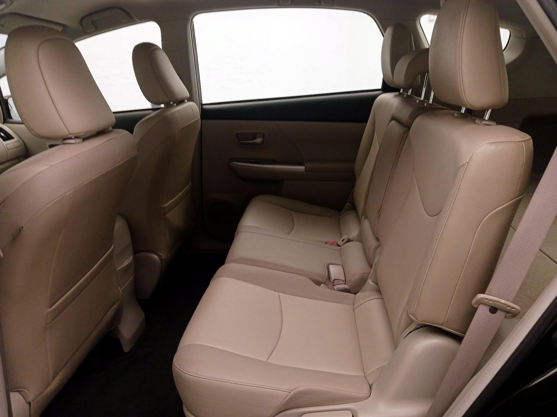 Thumbnail: 2013 Toyota Prius v - 19