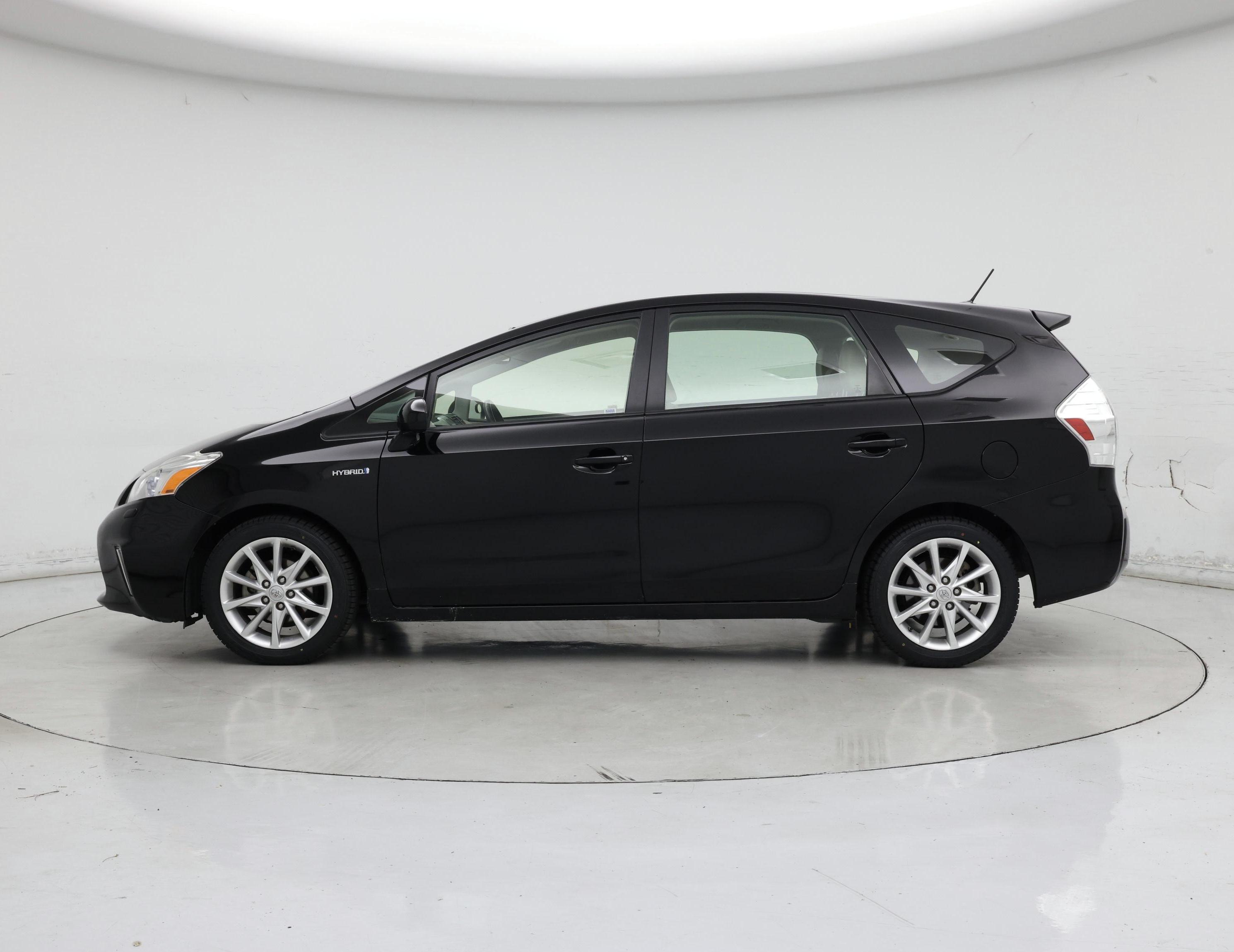 Thumbnail: 2013 Toyota Prius v - 3