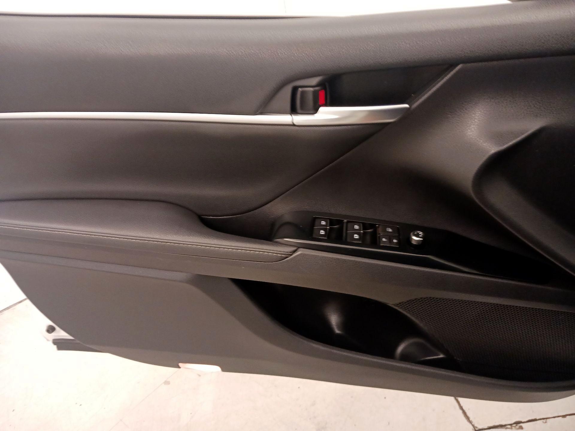 Thumbnail: 2019 Toyota Camry - 12