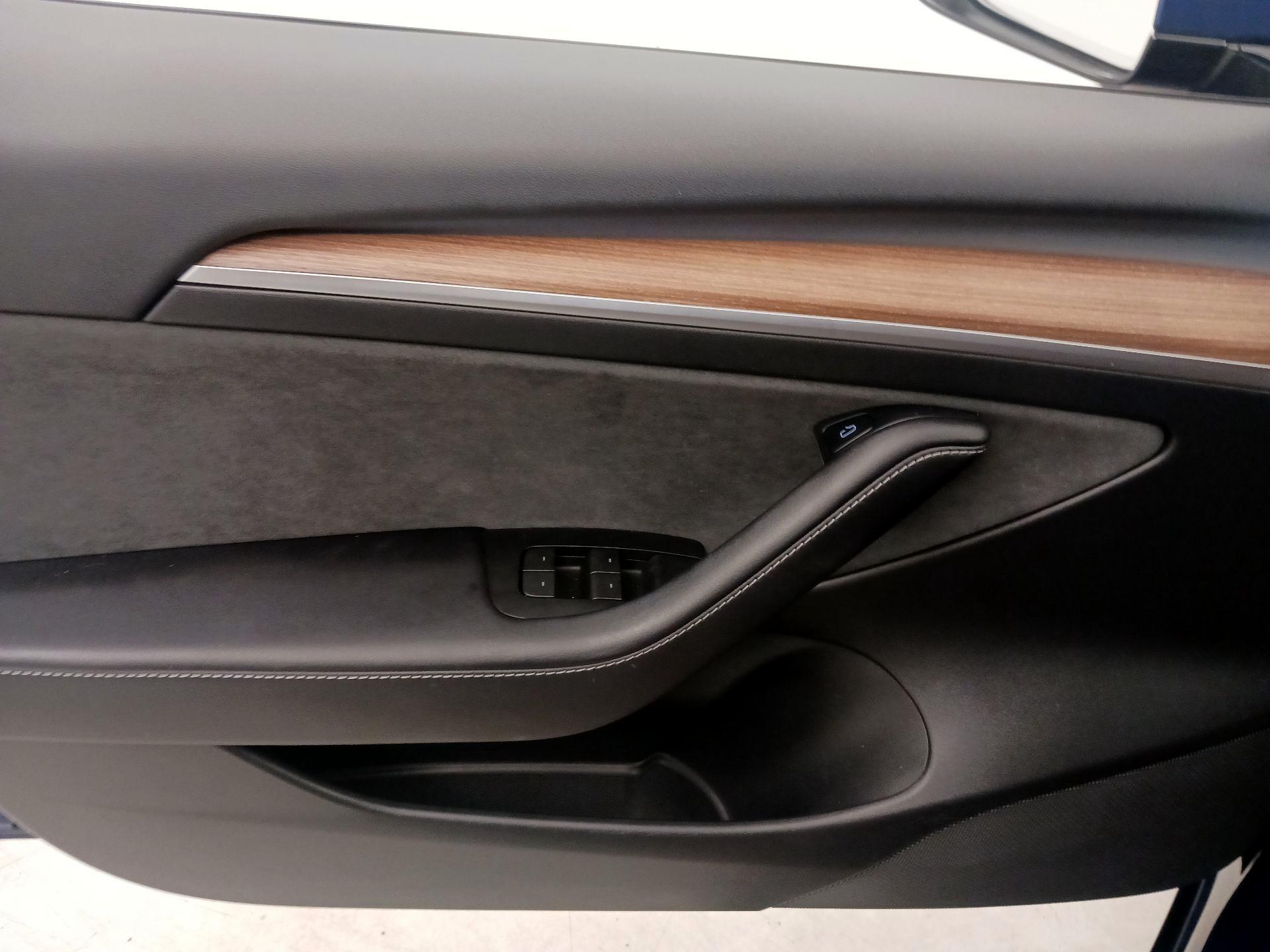 Thumbnail: 2022 Tesla Model 3 - 12