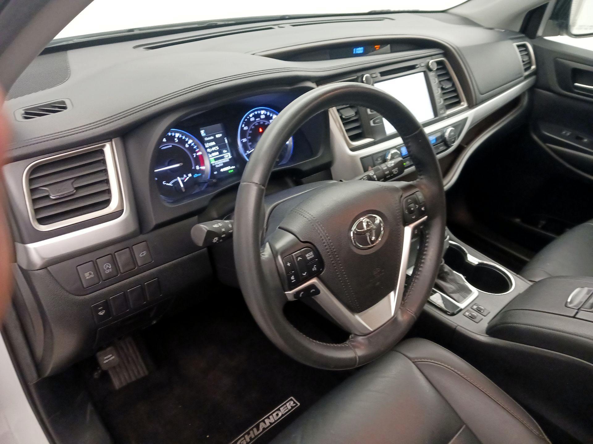 Thumbnail: 2019 Toyota Highlander - 9