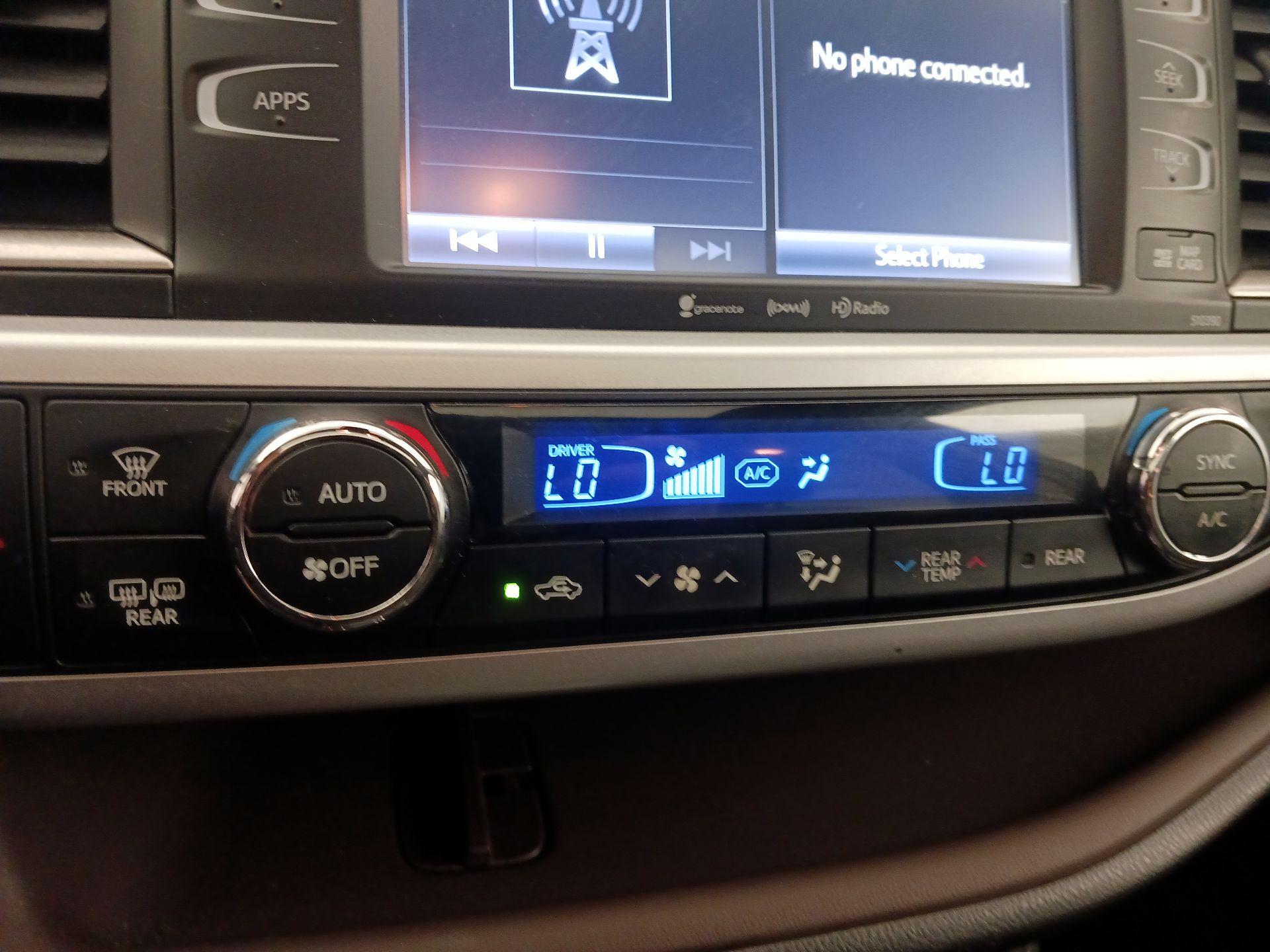 Thumbnail: 2019 Toyota Highlander - 16