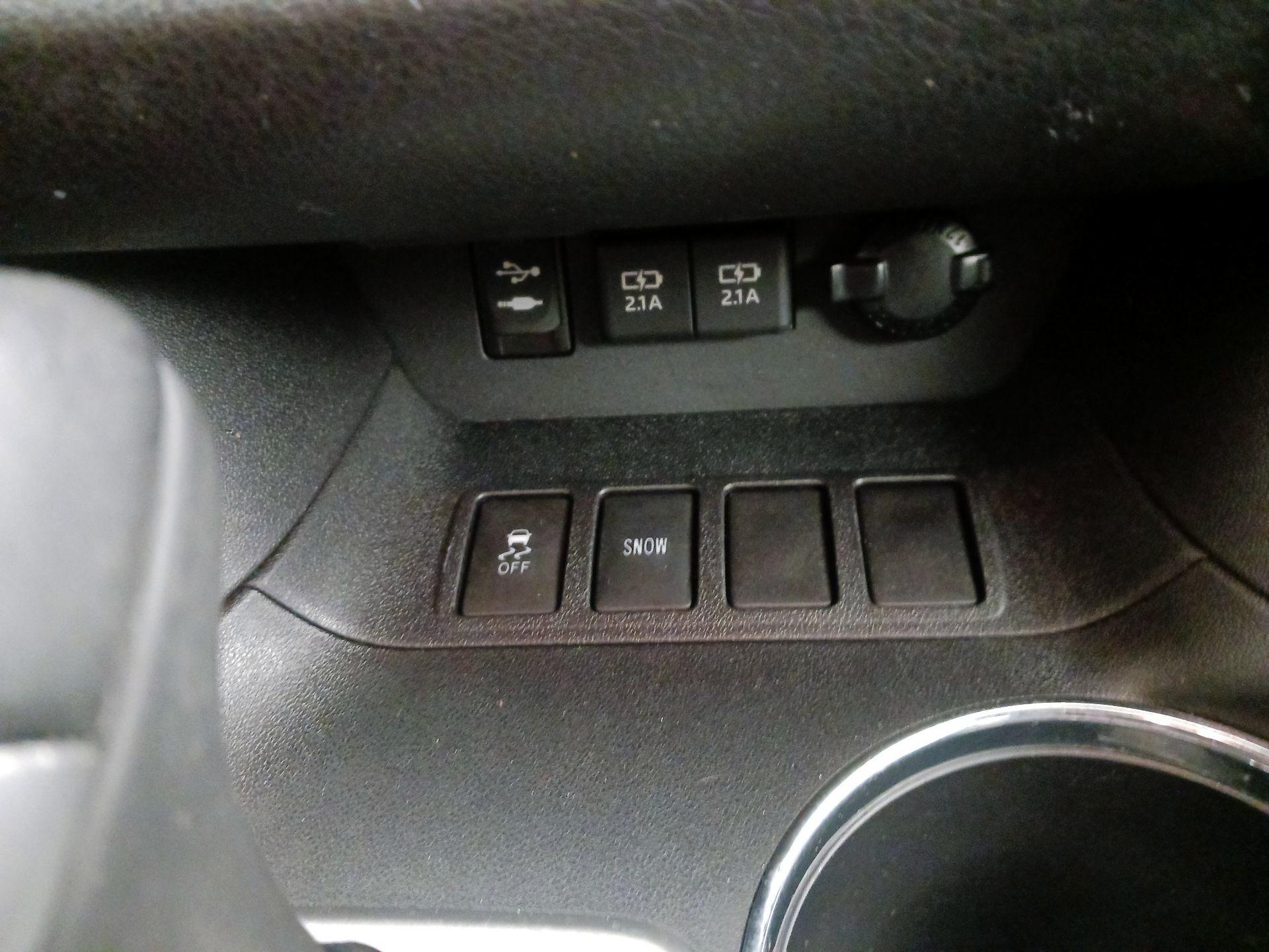 Thumbnail: 2019 Toyota Highlander - 18