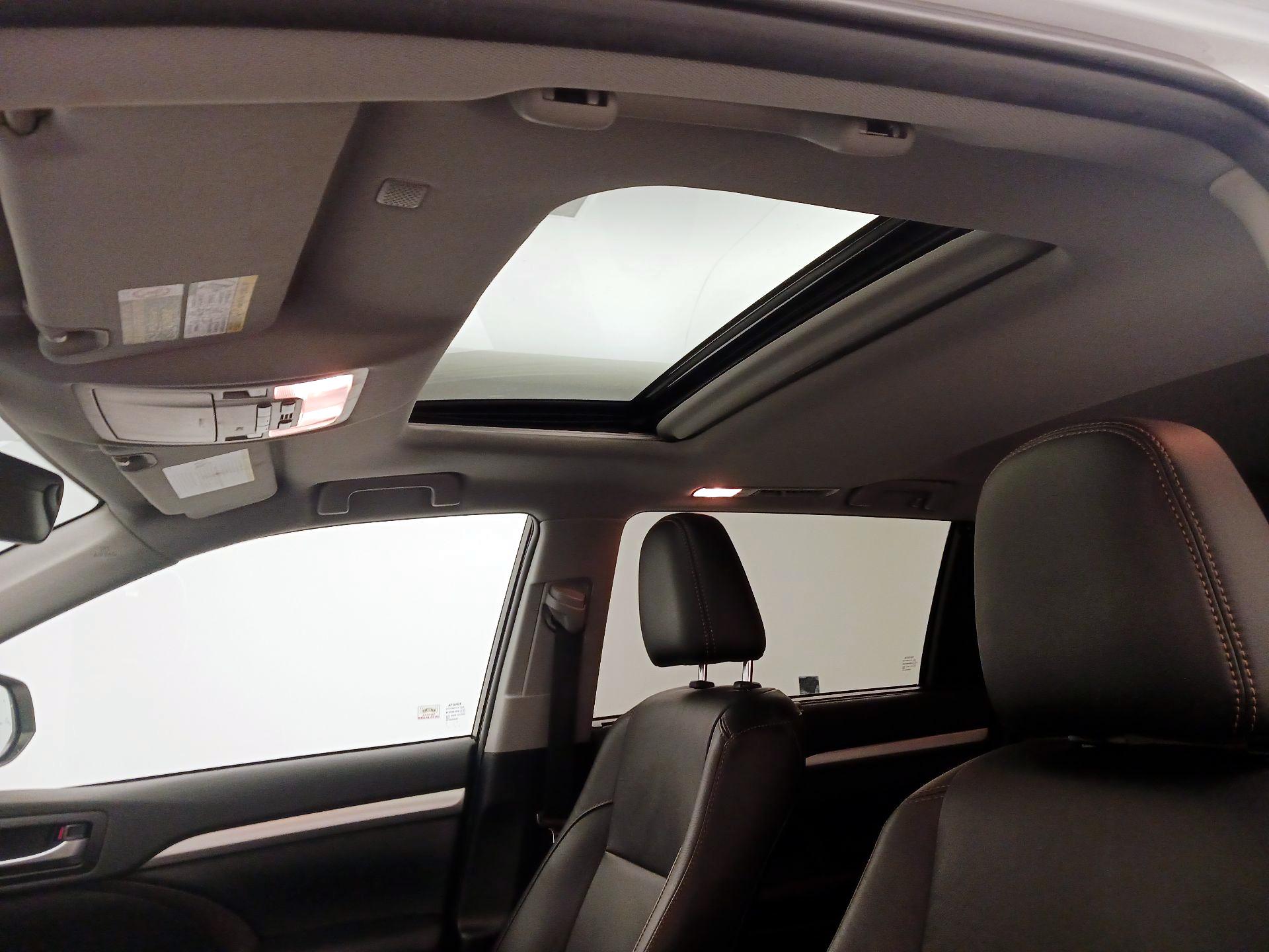 Thumbnail: 2019 Toyota Highlander - 19