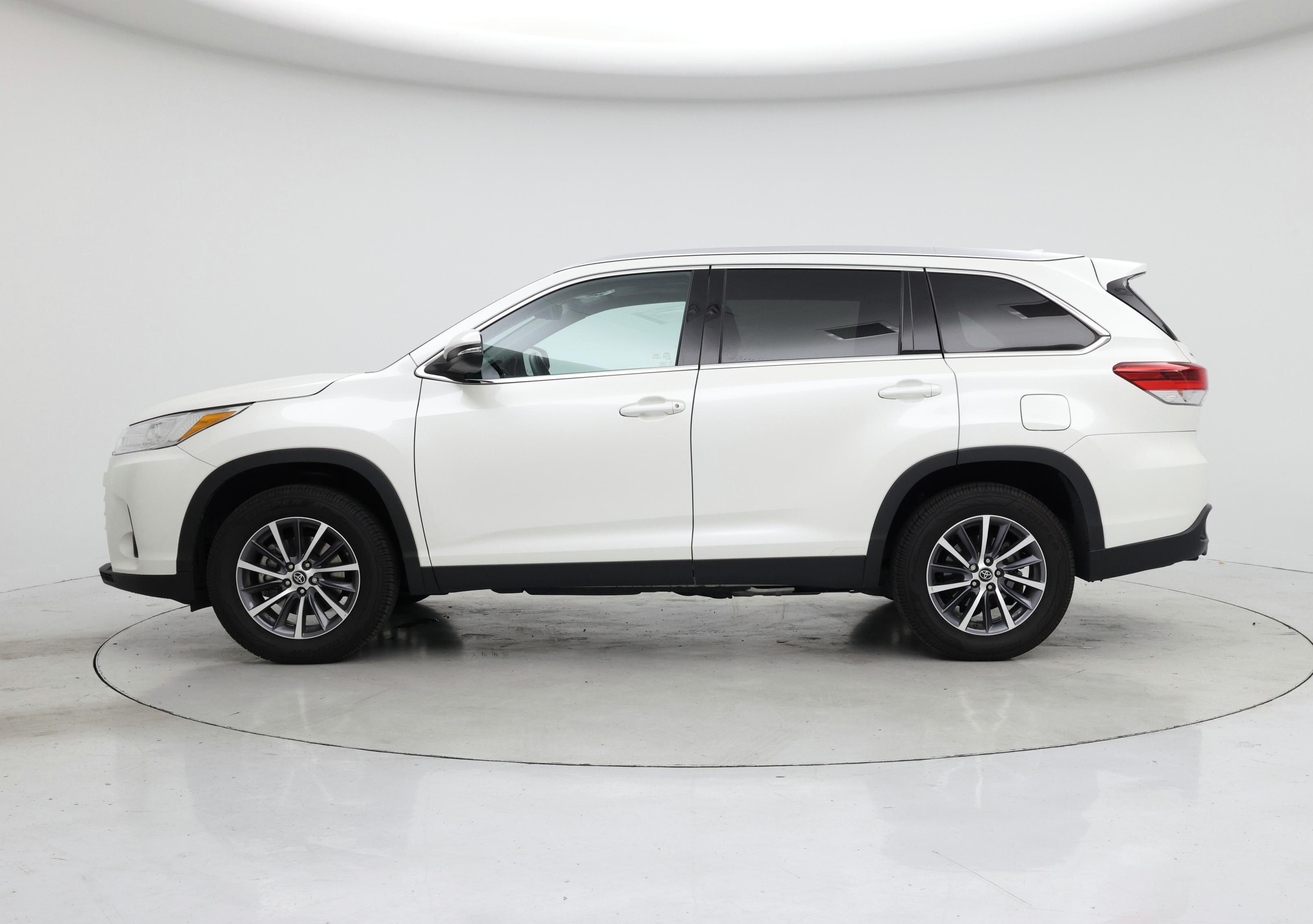 Thumbnail: 2019 Toyota Highlander - 3