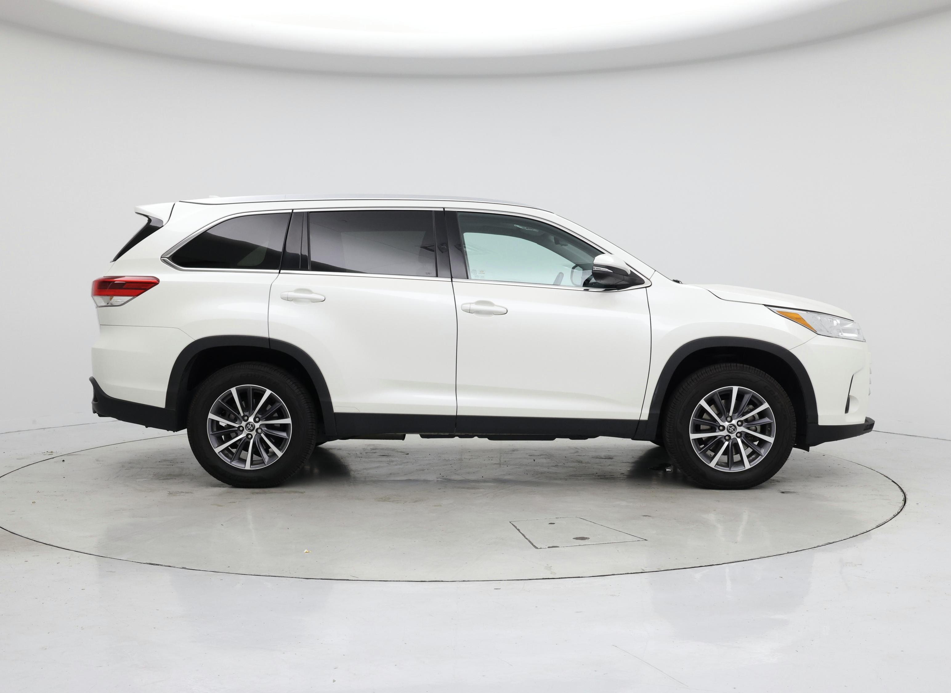 Thumbnail: 2019 Toyota Highlander - 7