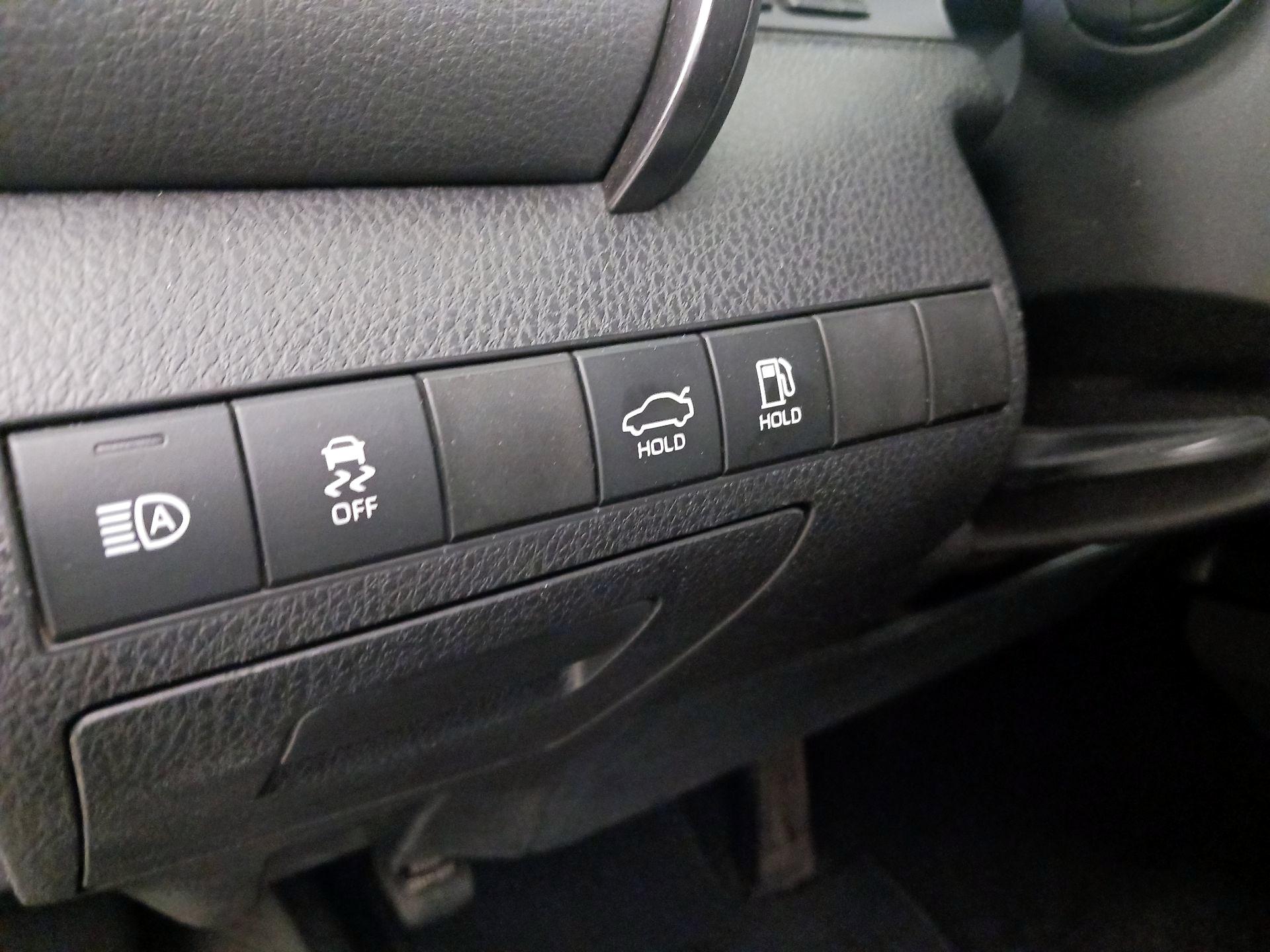 Thumbnail: 2019 Toyota Camry - 13