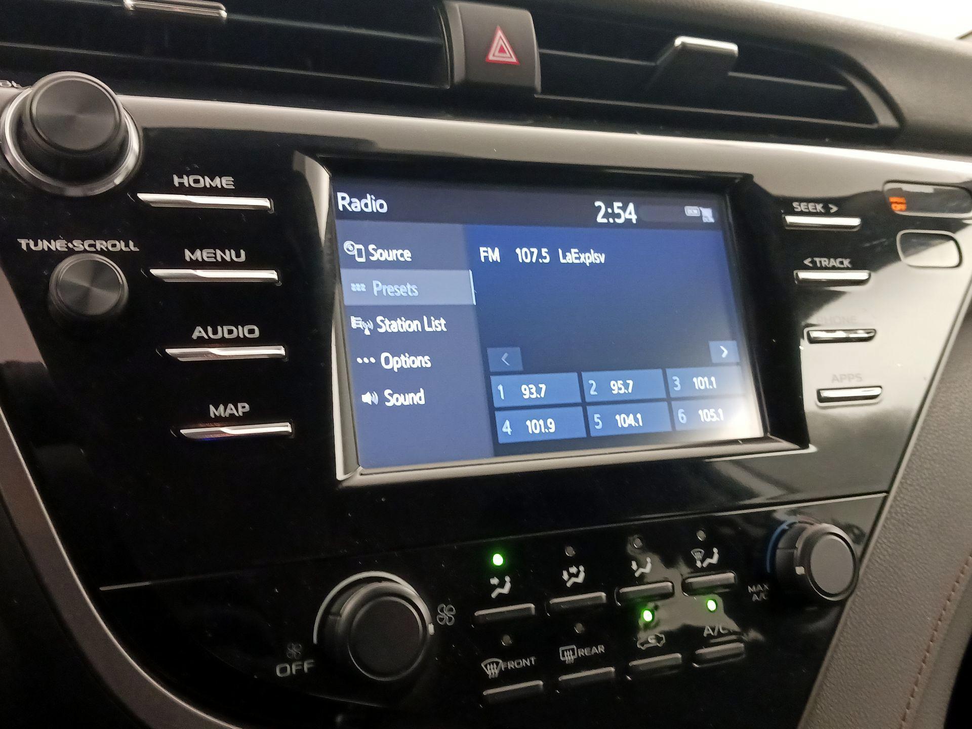 Thumbnail: 2019 Toyota Camry - 15