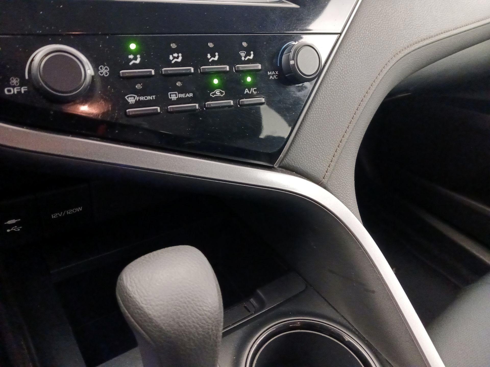 Thumbnail: 2019 Toyota Camry - 16