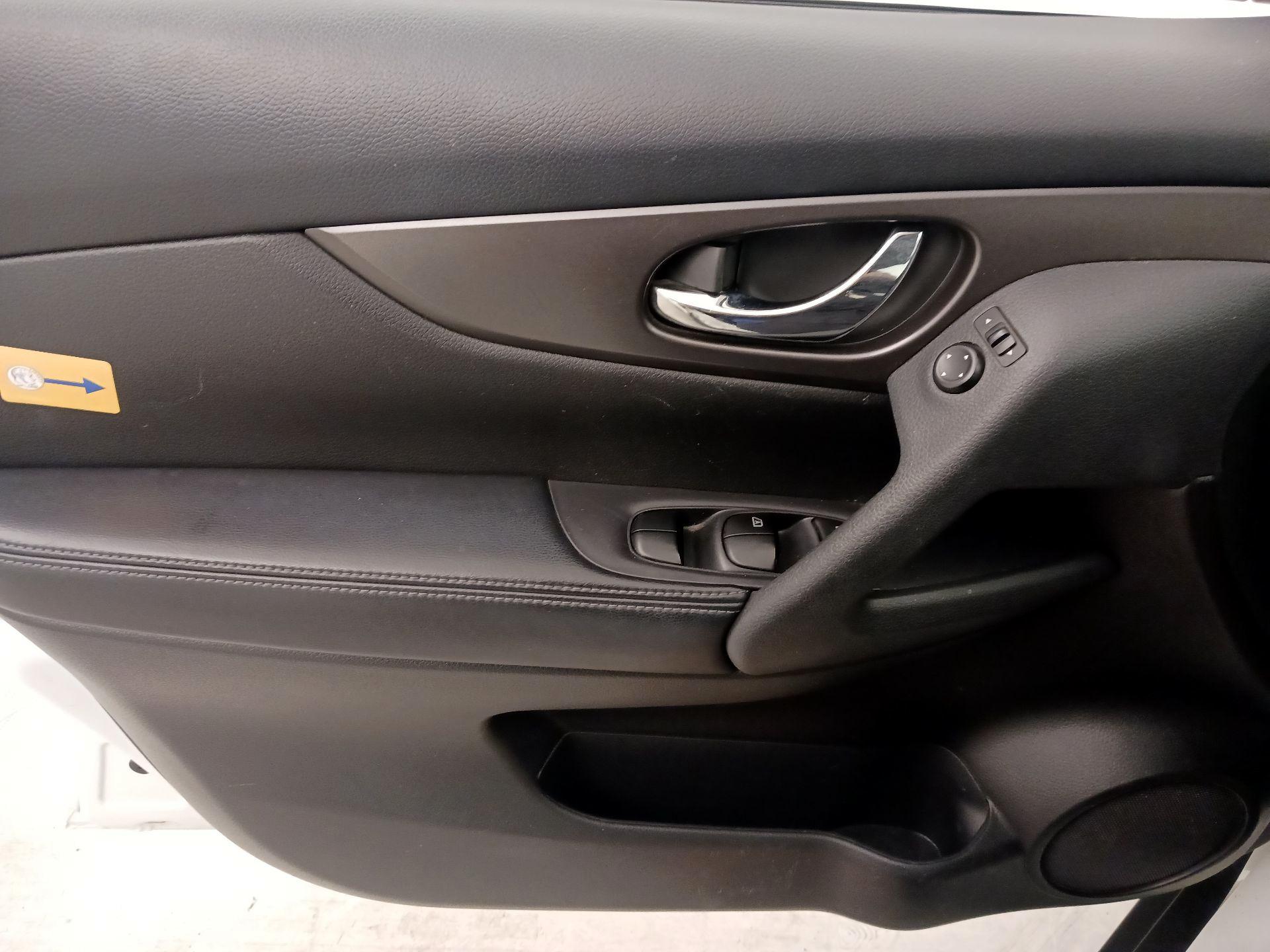 Thumbnail: 2015 Nissan Rogue - 12