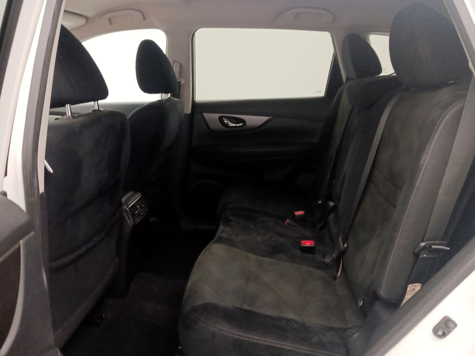 Thumbnail: 2015 Nissan Rogue - 19