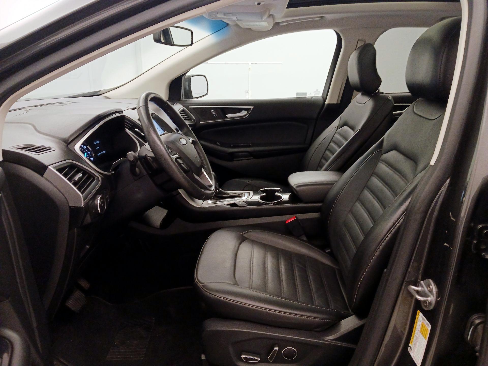 Thumbnail: 2016 Ford Edge - 11