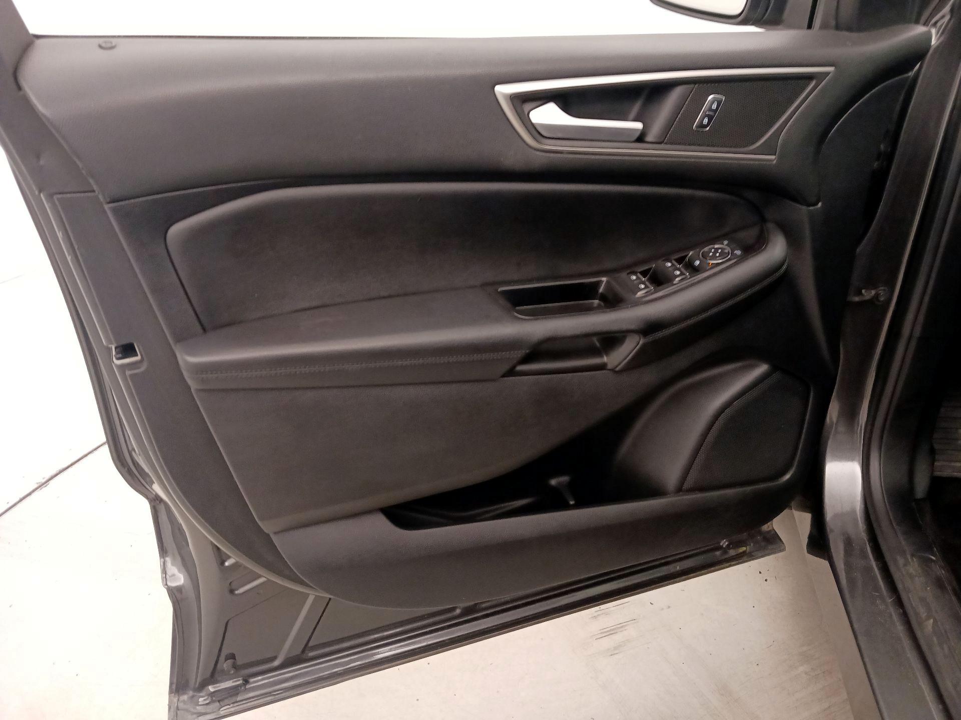 Thumbnail: 2016 Ford Edge - 12