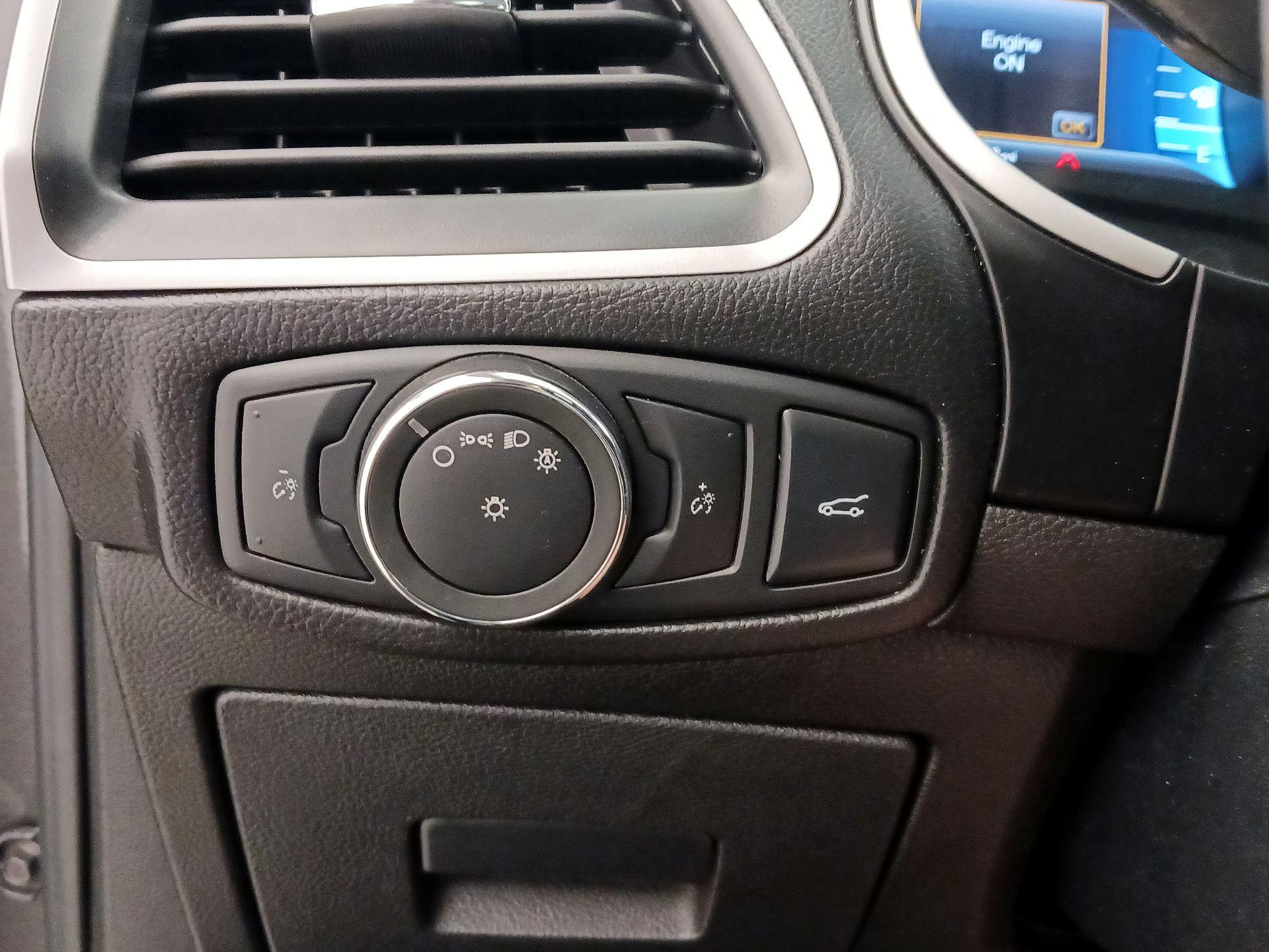 Thumbnail: 2016 Ford Edge - 13