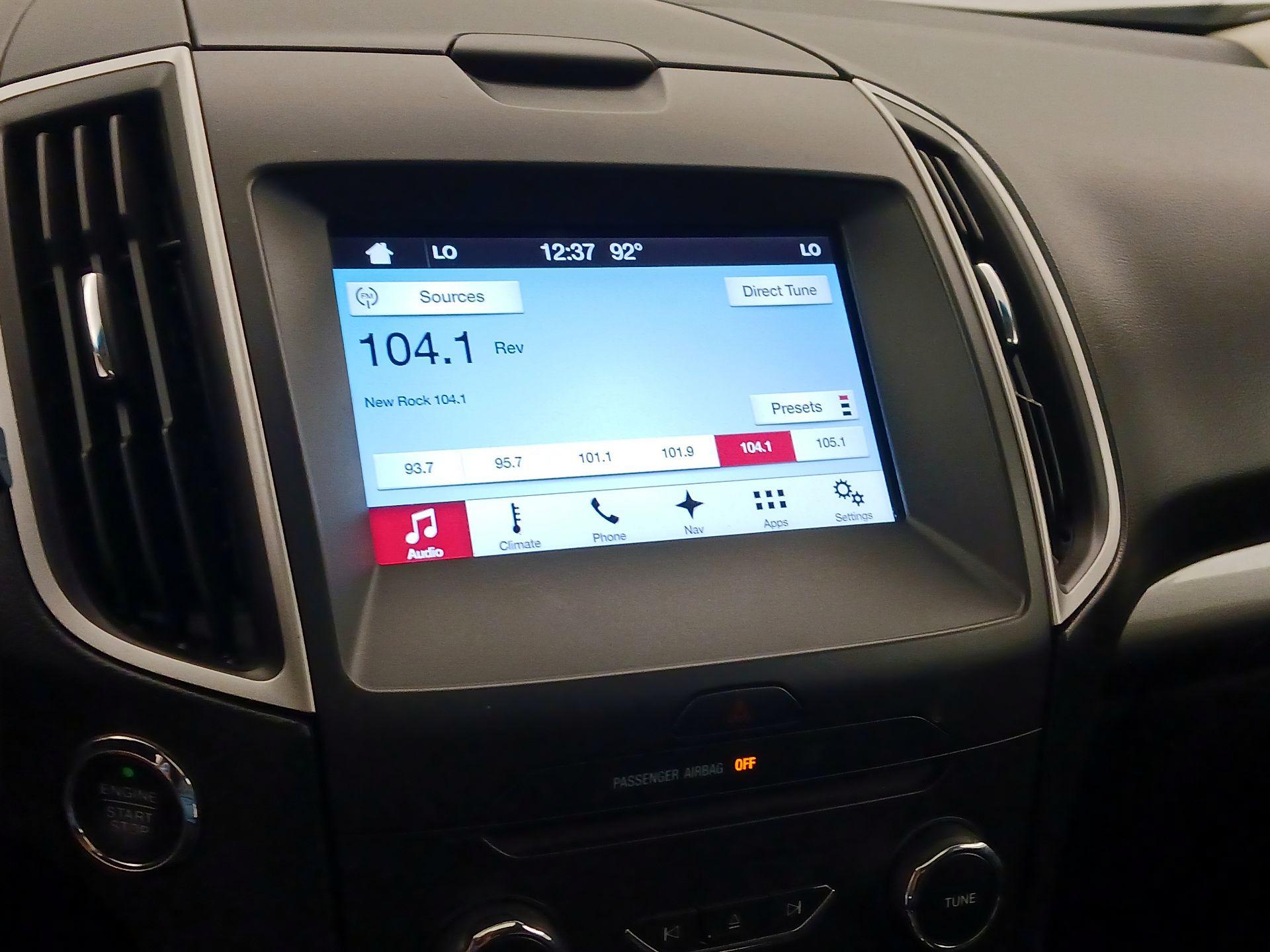 Thumbnail: 2016 Ford Edge - 16