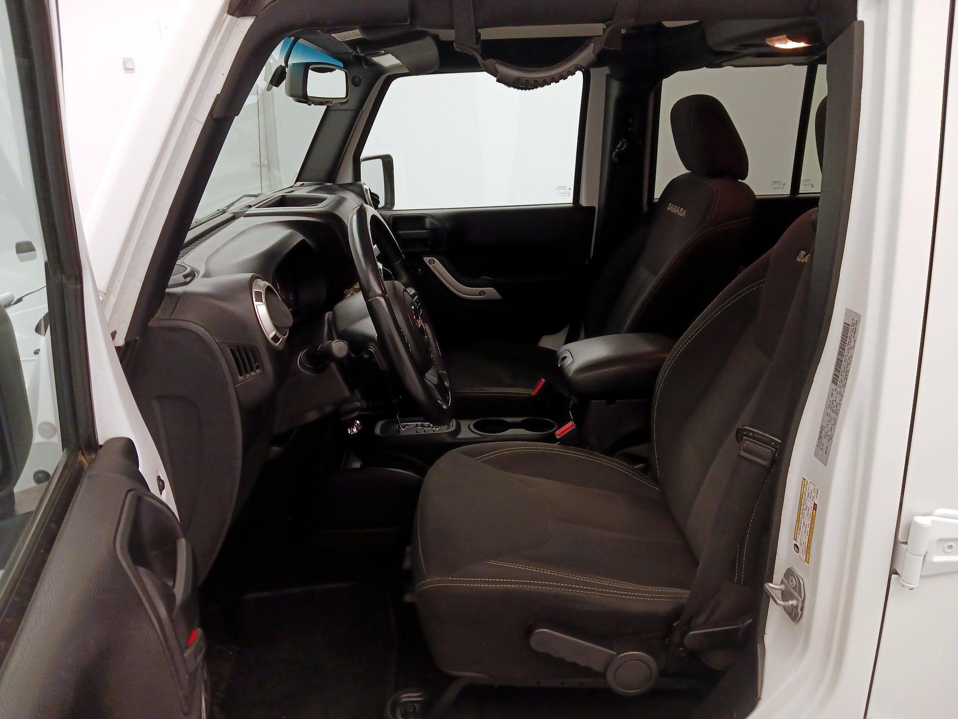 Thumbnail: 2016 Jeep Wrangler - 11