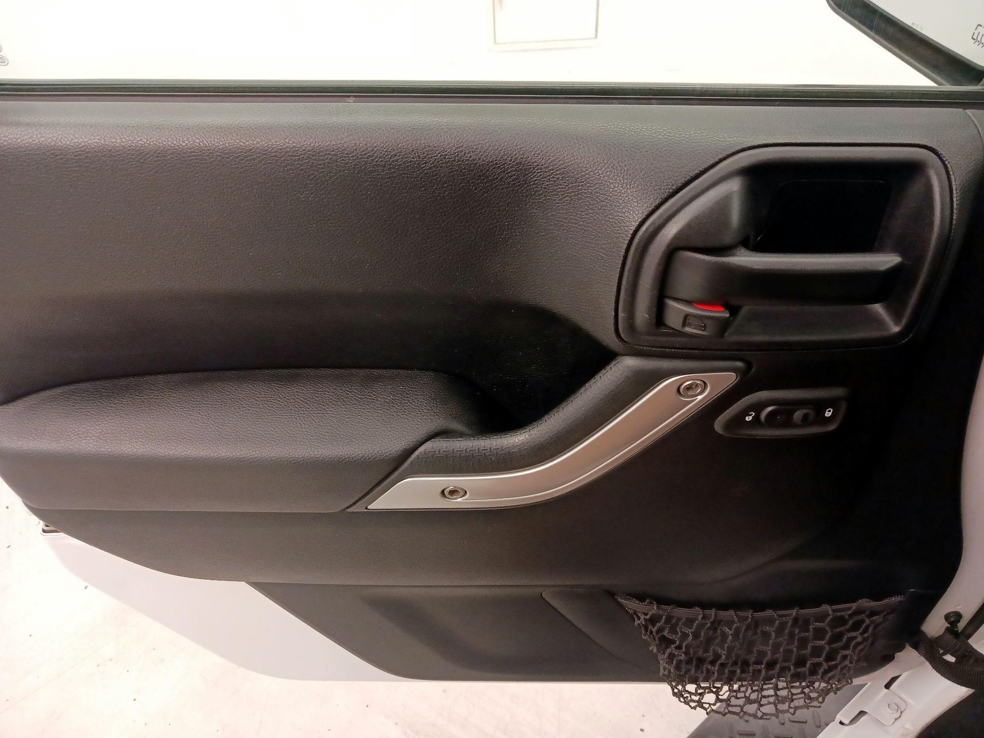 Thumbnail: 2016 Jeep Wrangler - 12