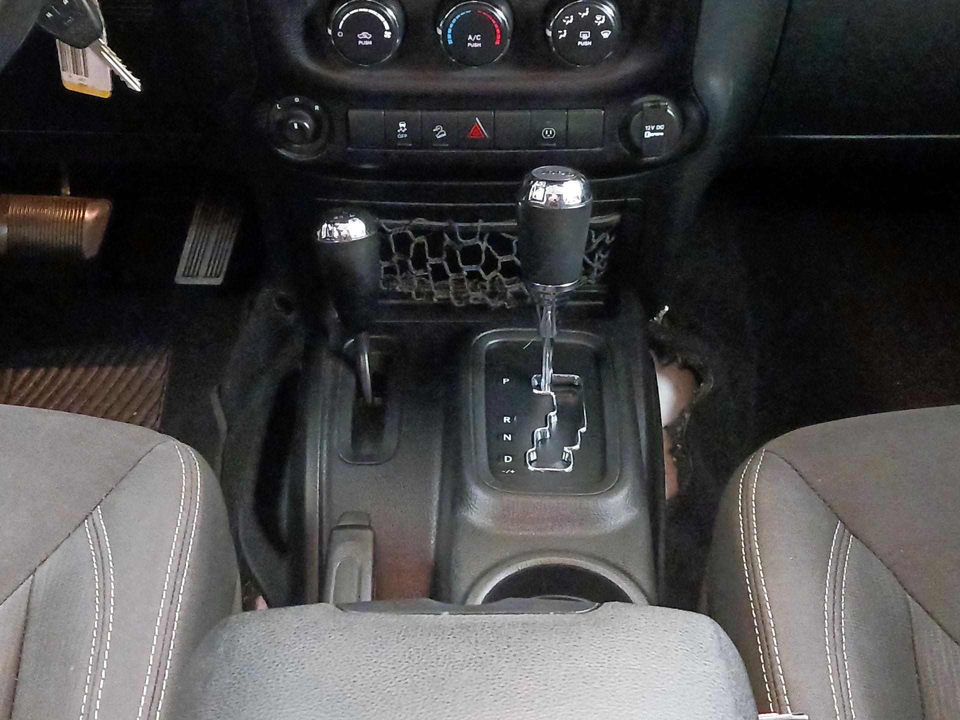 Thumbnail: 2016 Jeep Wrangler - 15