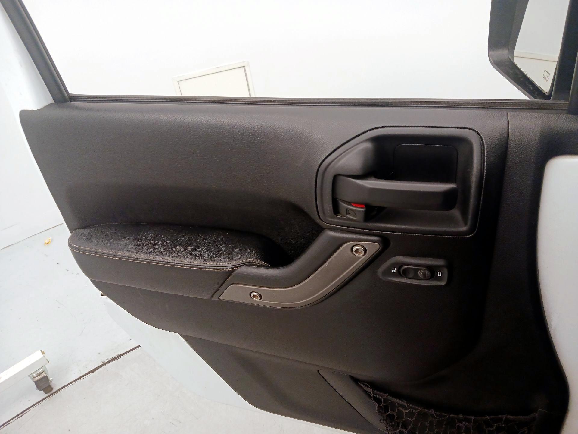 Thumbnail: 2016 Jeep Wrangler - 12