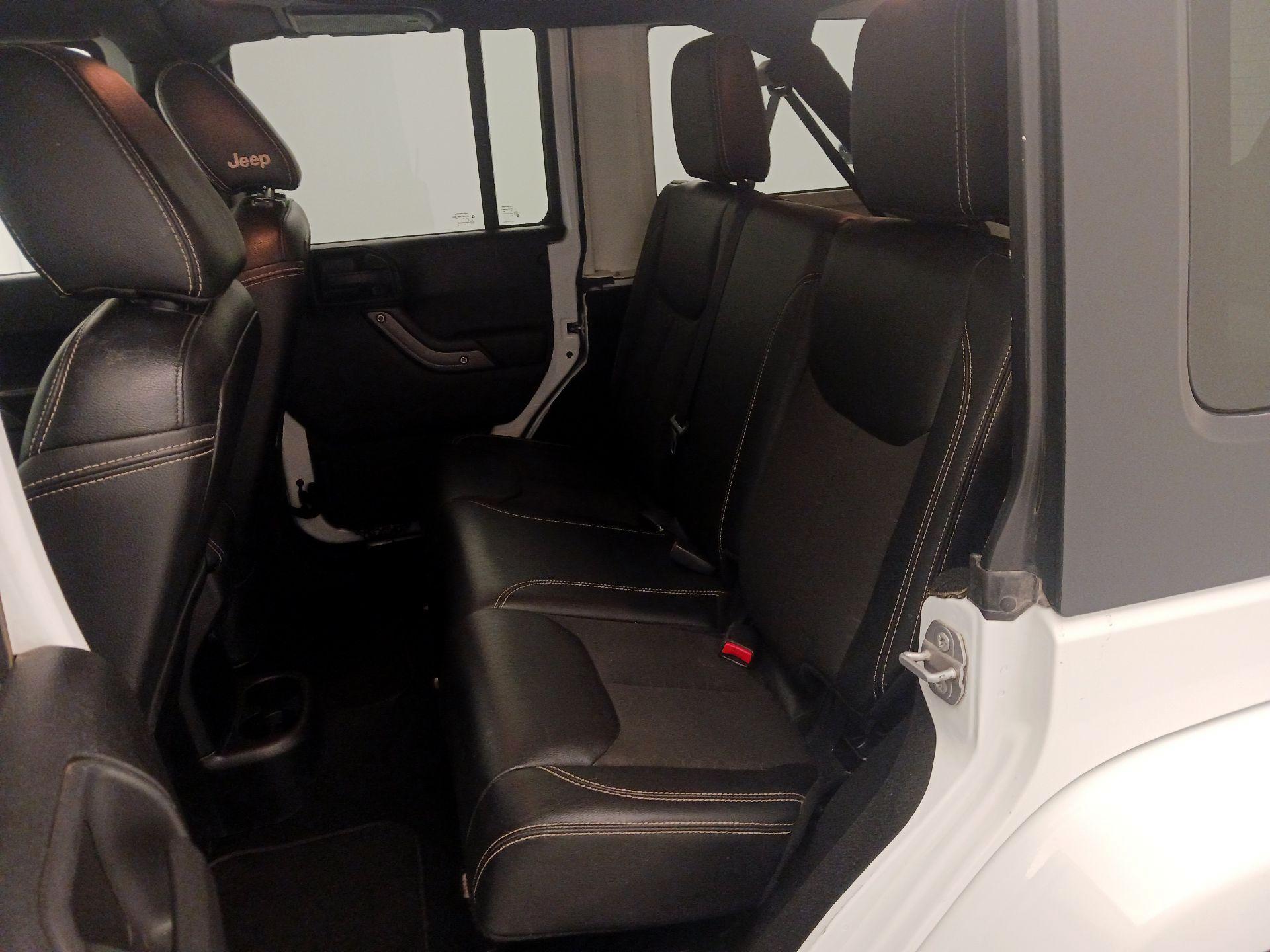 Thumbnail: 2016 Jeep Wrangler - 16