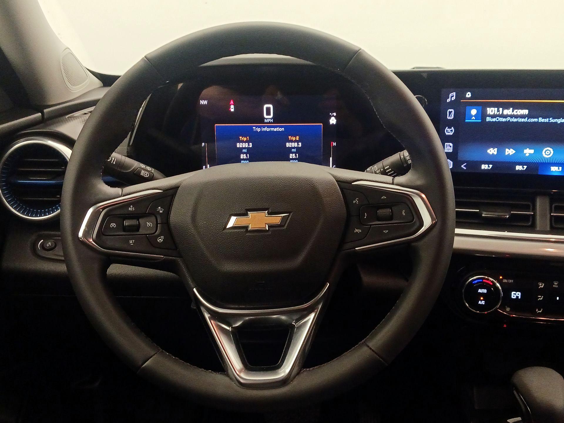 Thumbnail: 2024 Chevrolet Trax - 10