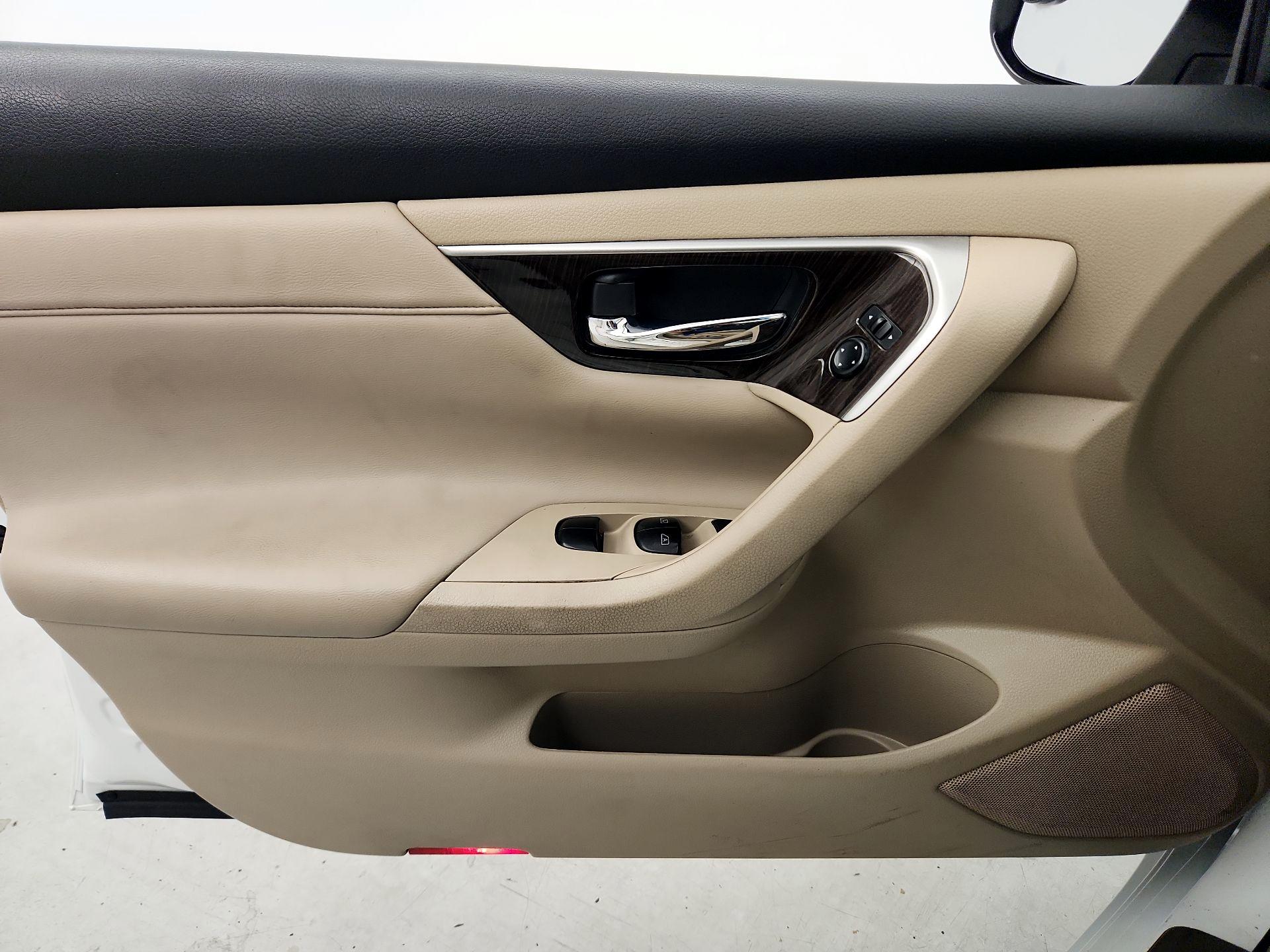 Thumbnail: 2014 Nissan Altima - 12