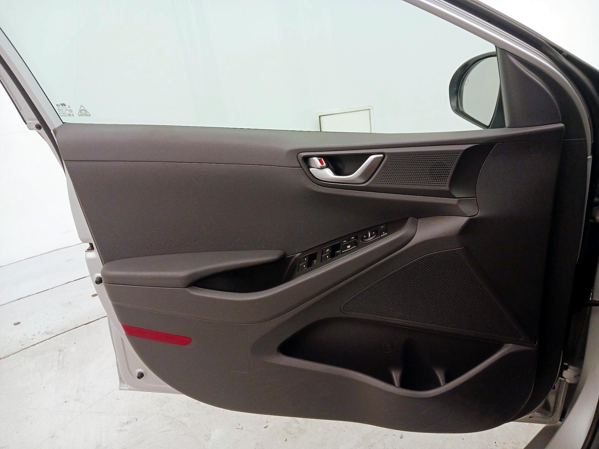 Thumbnail: 2019 Hyundai Ioniq - 12