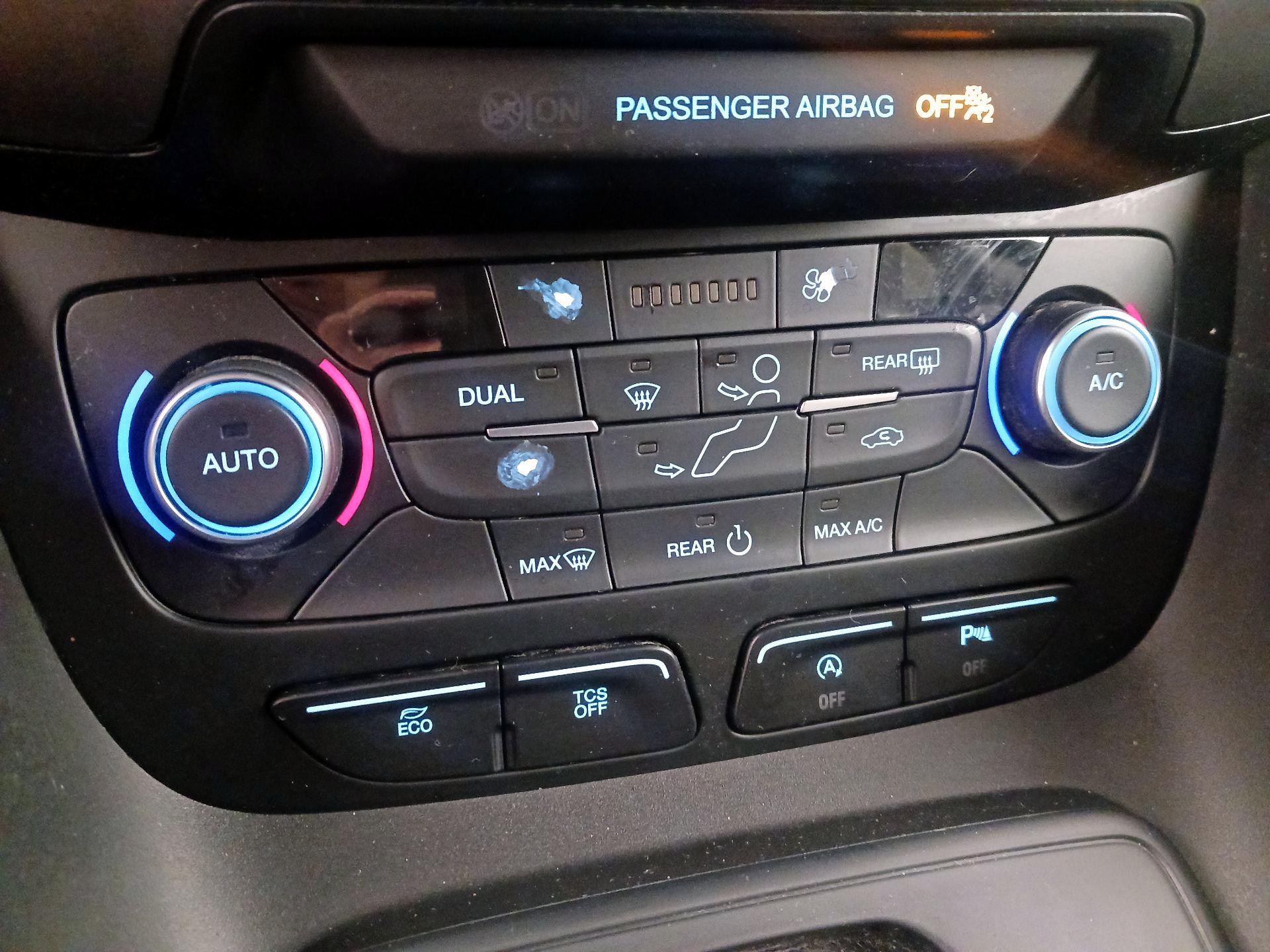Thumbnail: 2019 Ford Transit Series - 17