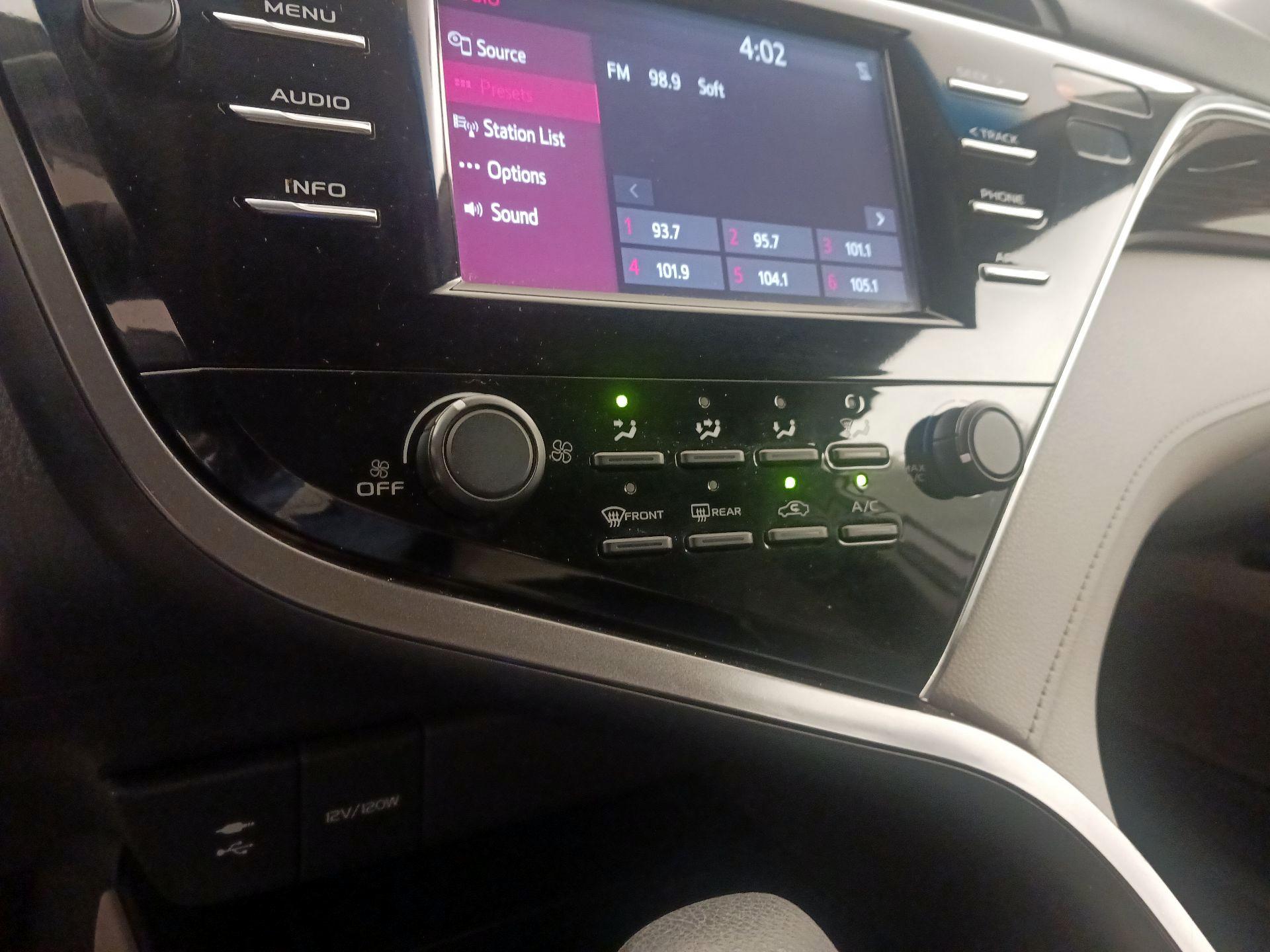 Thumbnail: 2018 Toyota Camry - 16