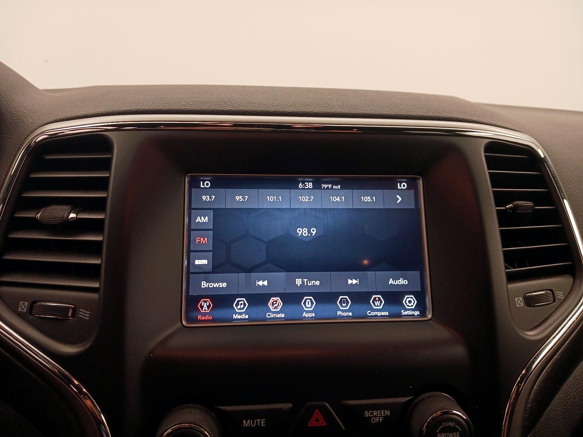 Thumbnail: 2018 Jeep Grand Cherokee - 15