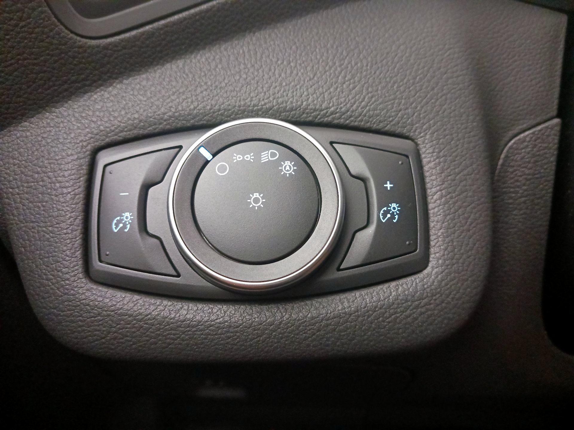 Thumbnail: 2017 Ford C-Max - 13