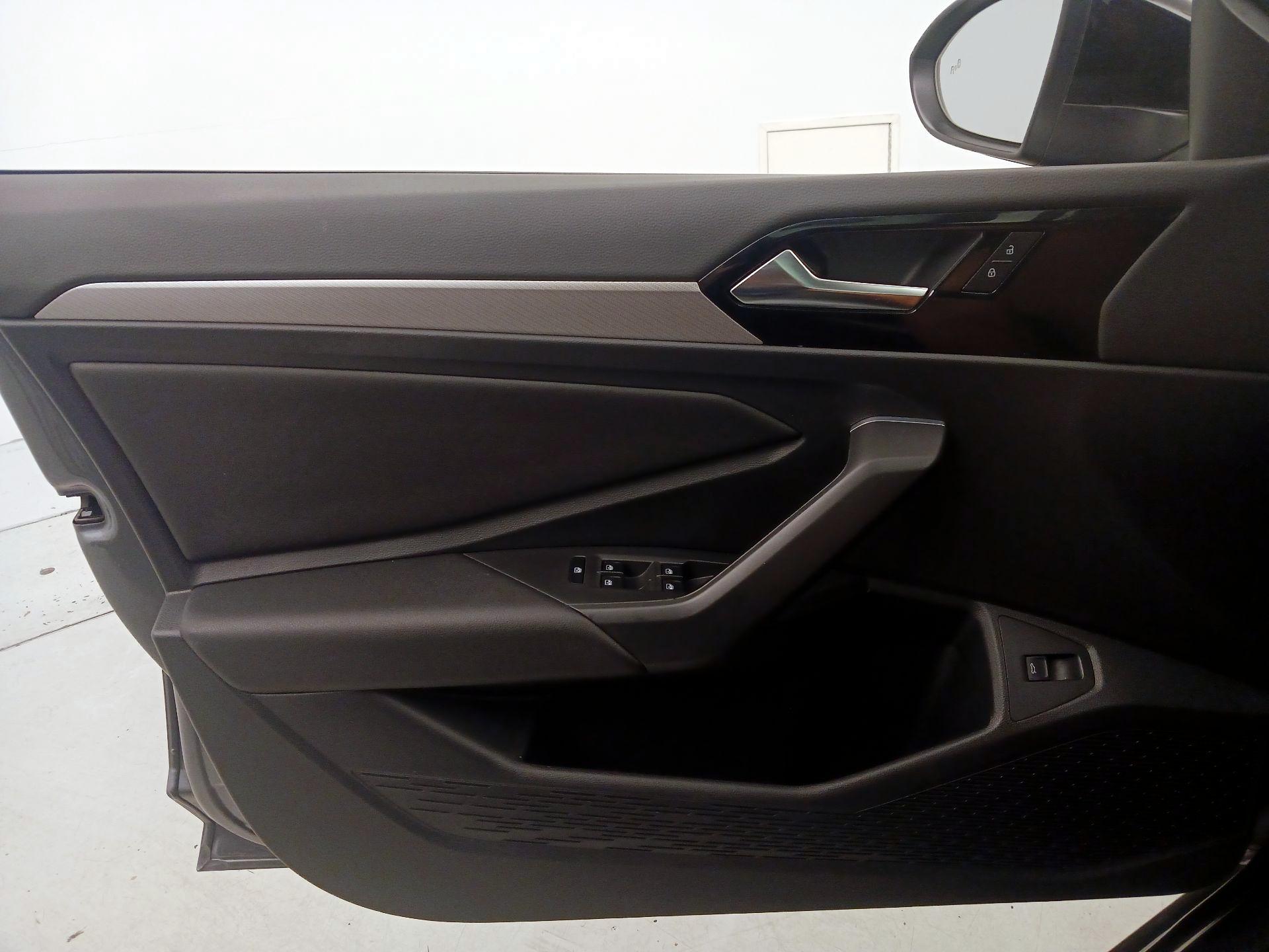 Thumbnail: 2019 Volkswagen Jetta - 12