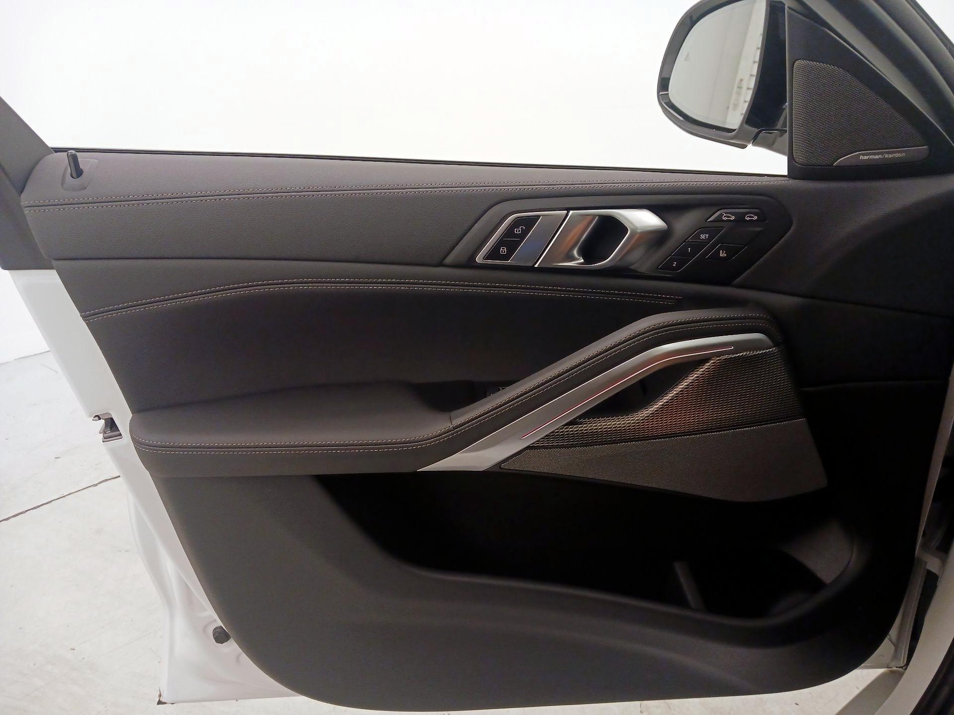 Thumbnail: 2023 BMW X6 - 12