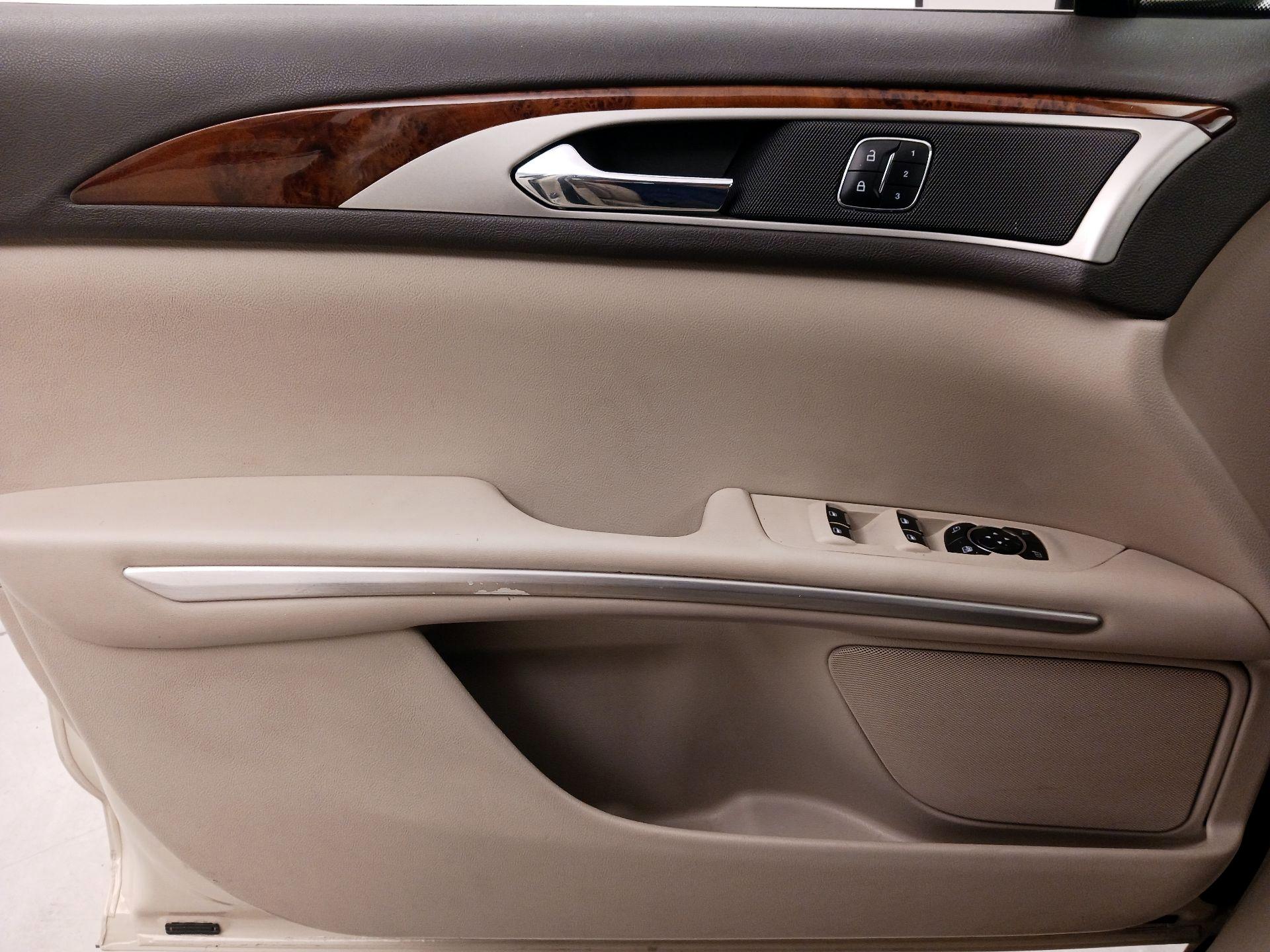 Thumbnail: 2016 Lincoln MKZ - 12