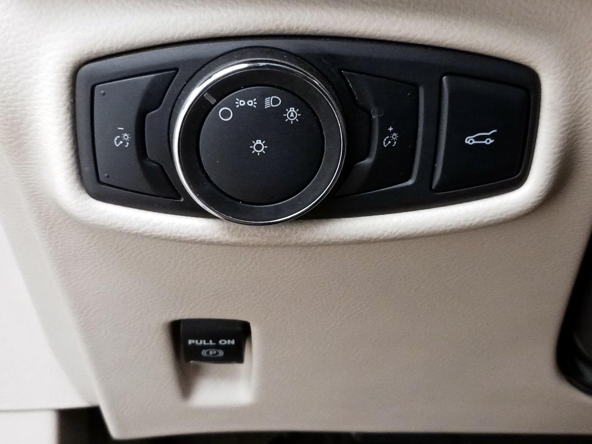 Thumbnail: 2016 Lincoln MKZ - 13