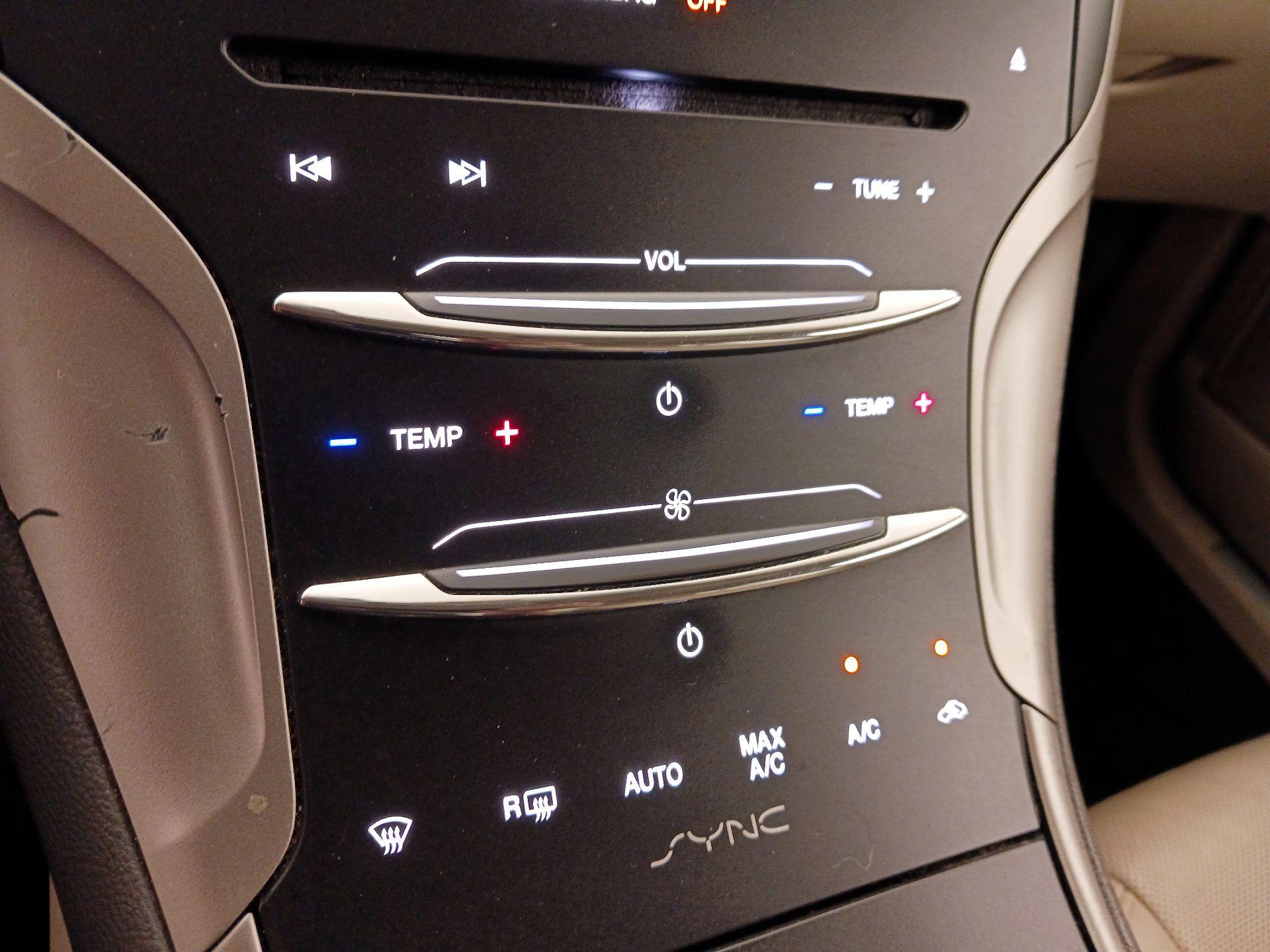Thumbnail: 2016 Lincoln MKZ - 17